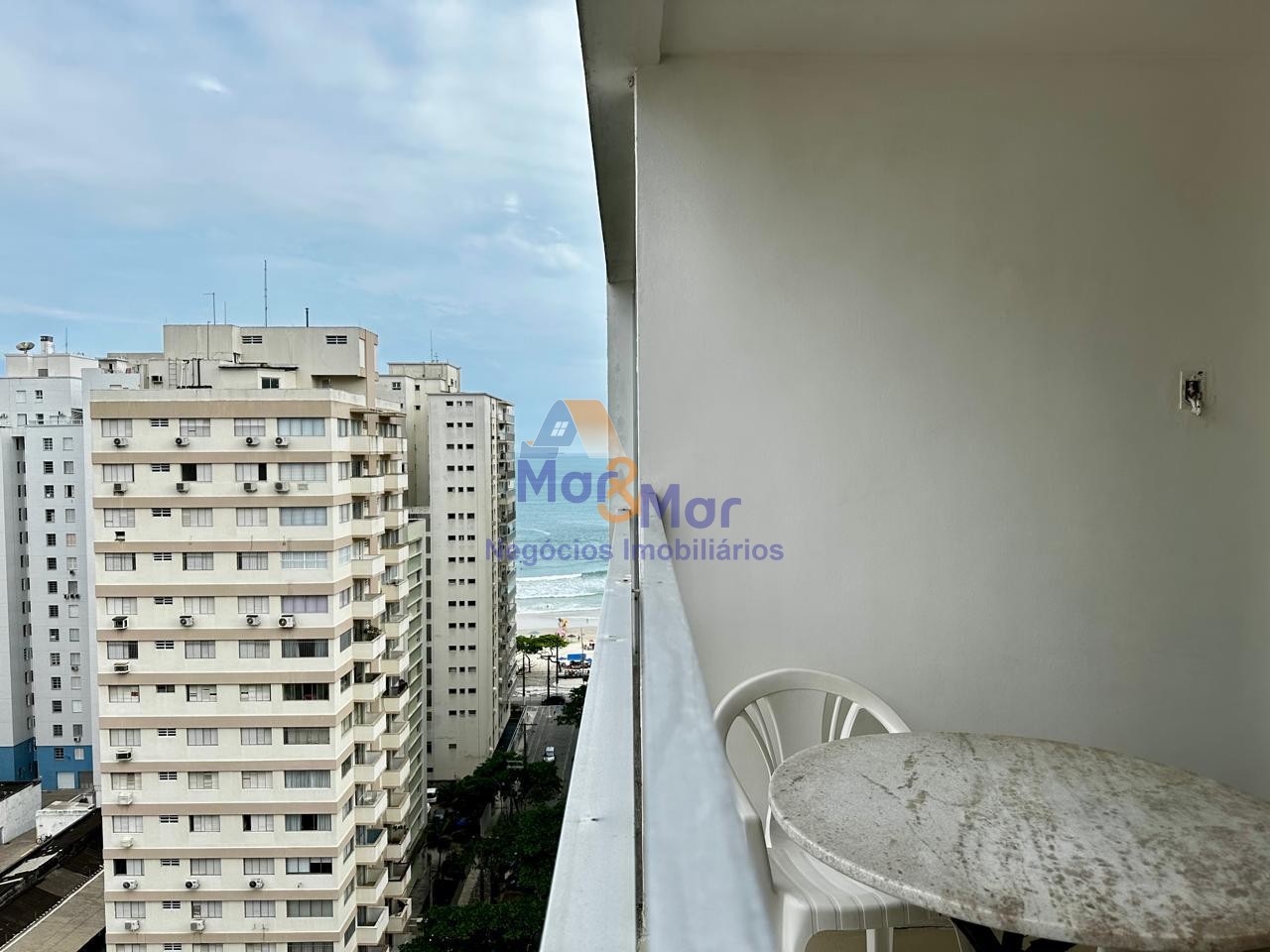 Apartamento na Praia das Pitangueiras, Guarujá - SP