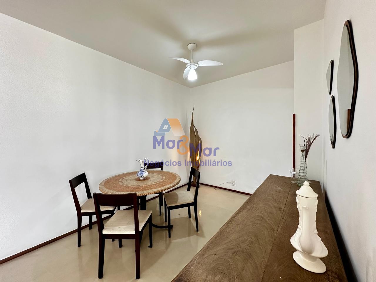 Apartamento na Praia das Pitangueiras, Guarujá - SP
