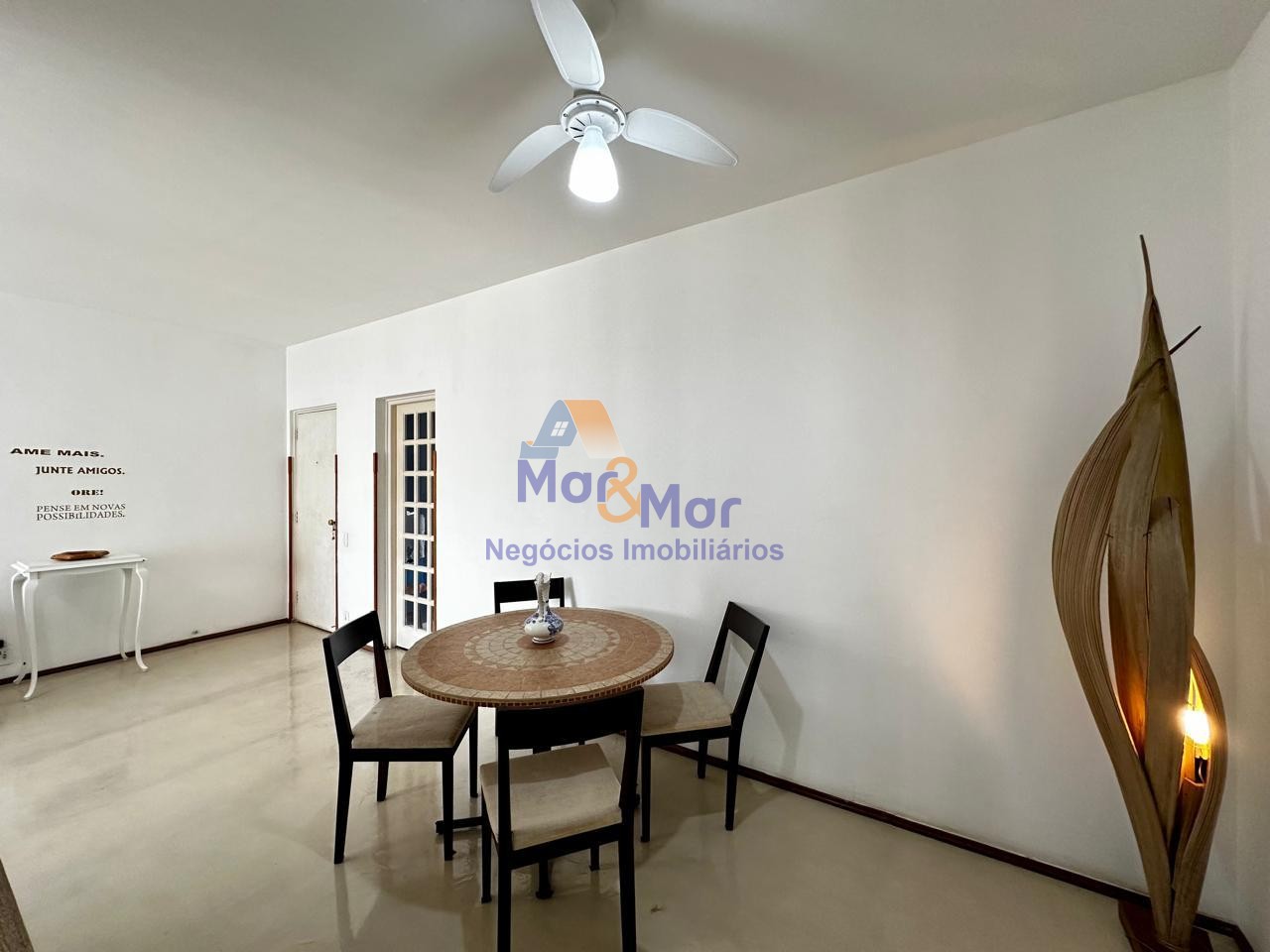 Apartamento na Praia das Pitangueiras, Guarujá - SP