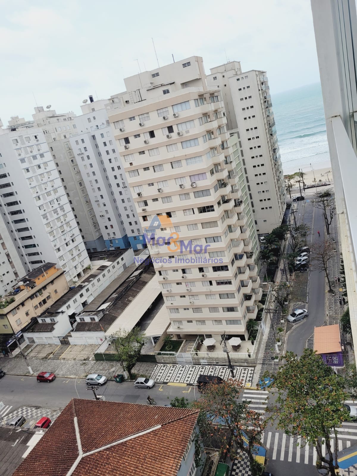 Apartamento na Praia das Pitangueiras, Guarujá - SP