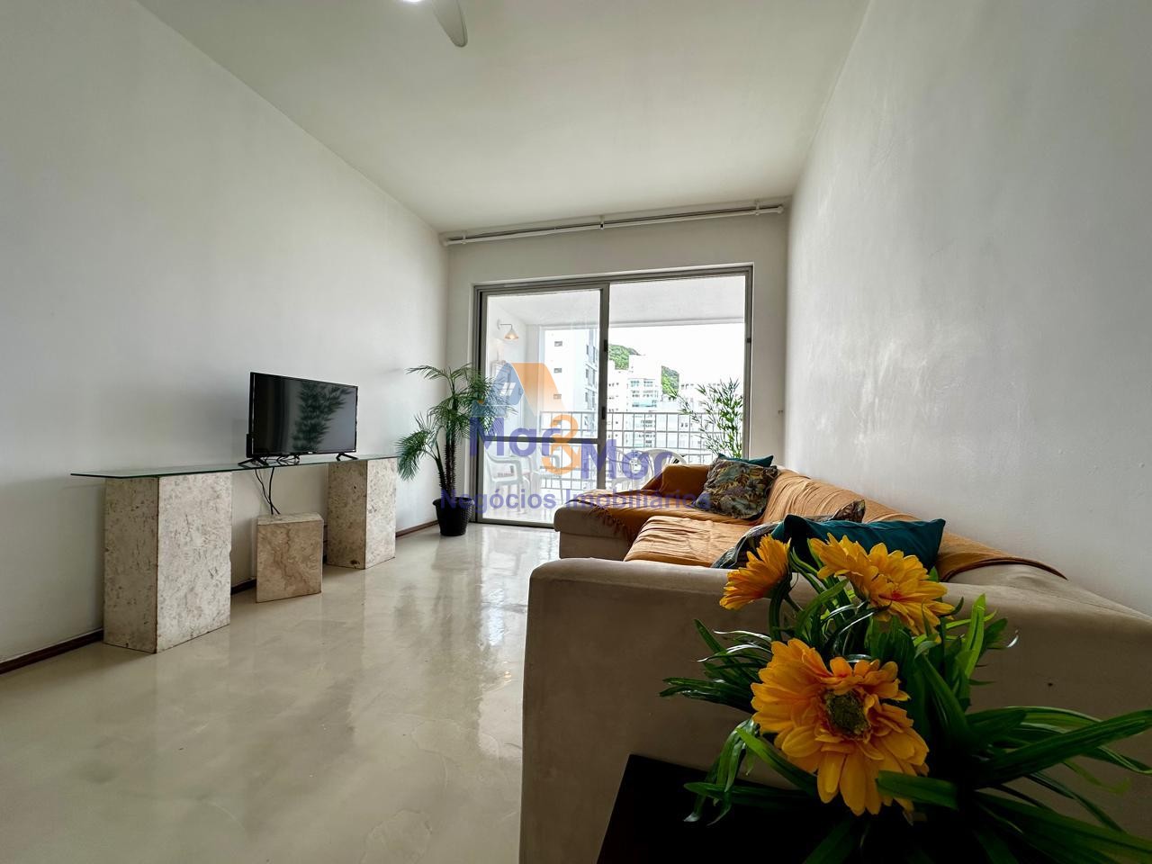 Apartamento na Praia das Pitangueiras, Guarujá - SP