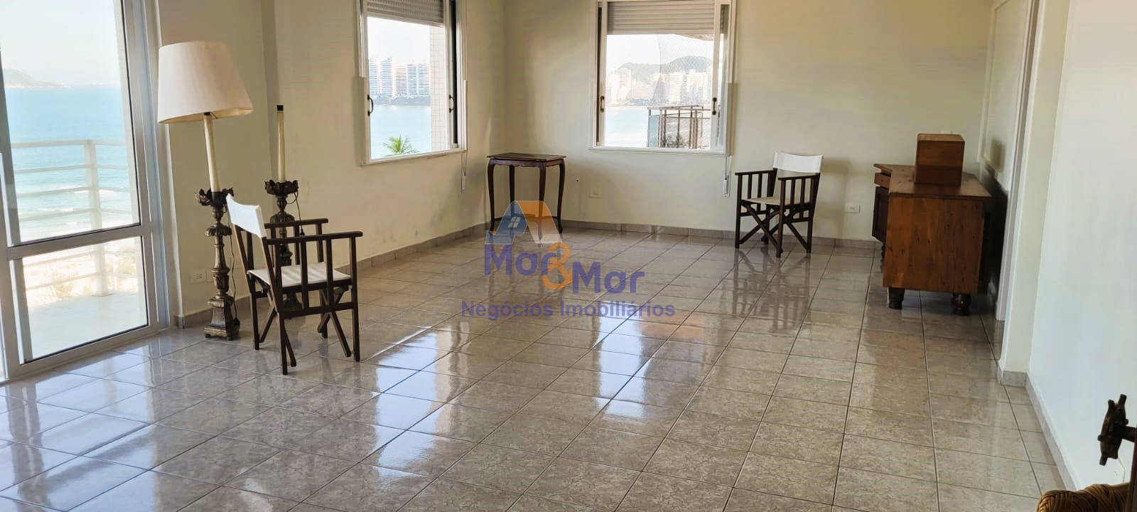 Apartamento Frente ao Mar nas Pitangueiras, Guarujá - SP