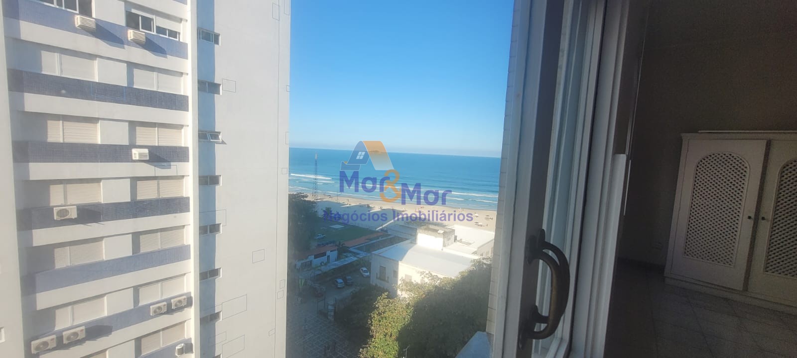 Apartamento Frente ao Mar nas Pitangueiras, Guarujá - SP