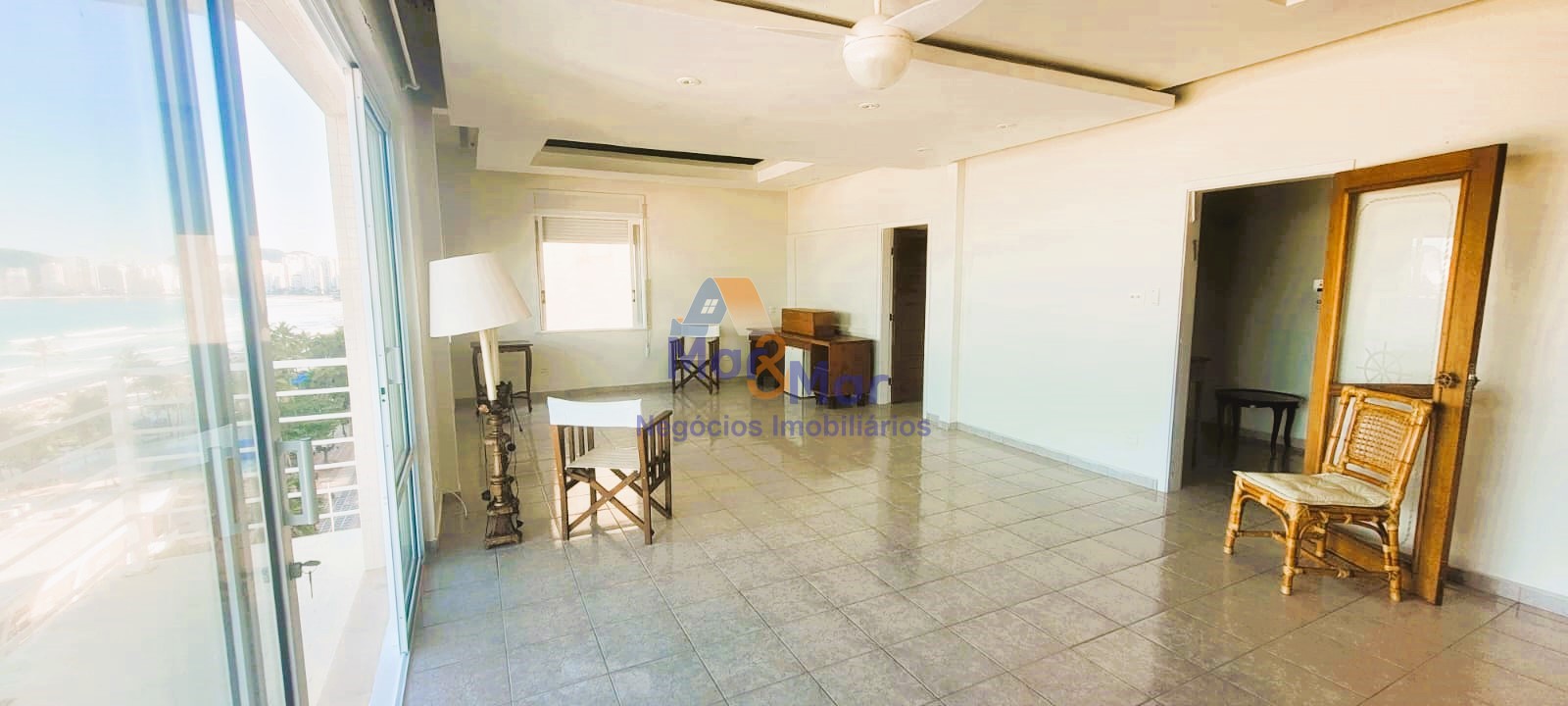 Apartamento Frente ao Mar nas Pitangueiras, Guarujá - SP