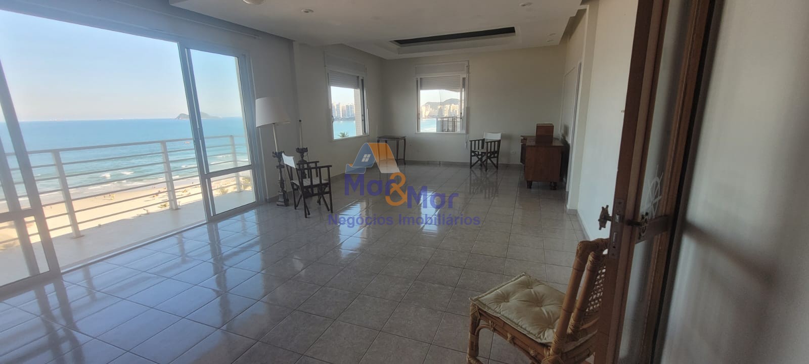 Apartamento Frente ao Mar nas Pitangueiras, Guarujá - SP