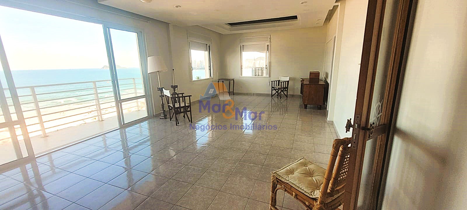 Apartamento Frente ao Mar nas Pitangueiras, Guarujá - SP