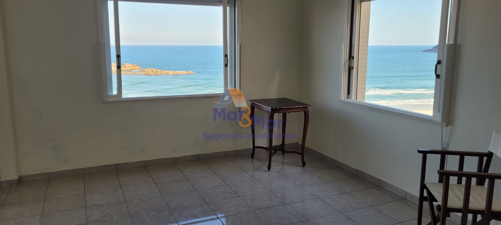 Apartamento Frente ao Mar nas Pitangueiras, Guarujá - SP