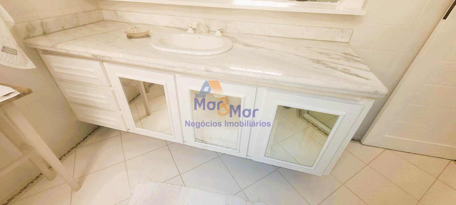 Apartamento Frente ao Mar nas Pitangueiras, Guarujá - SP