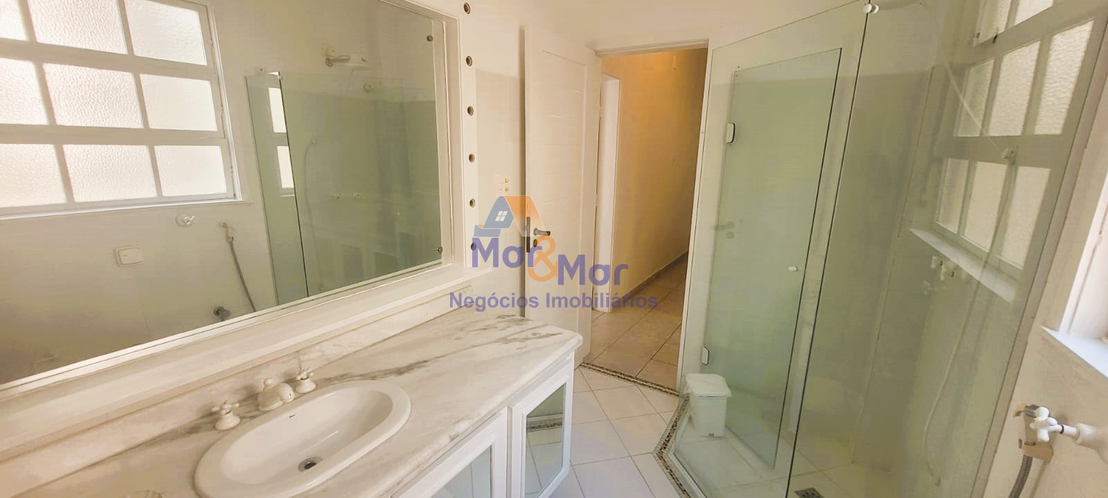 Apartamento Frente ao Mar nas Pitangueiras, Guarujá - SP