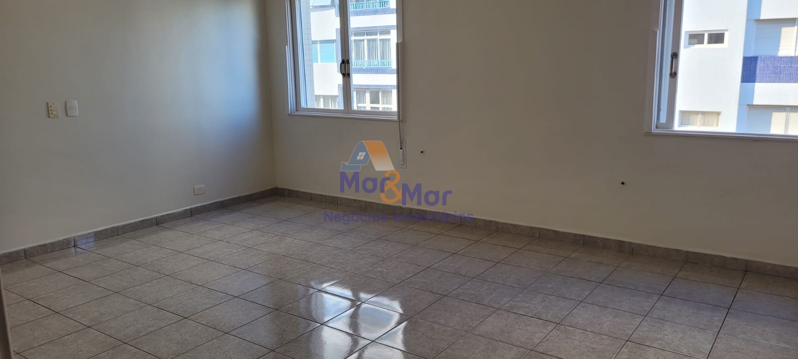 Apartamento Frente ao Mar nas Pitangueiras, Guarujá - SP