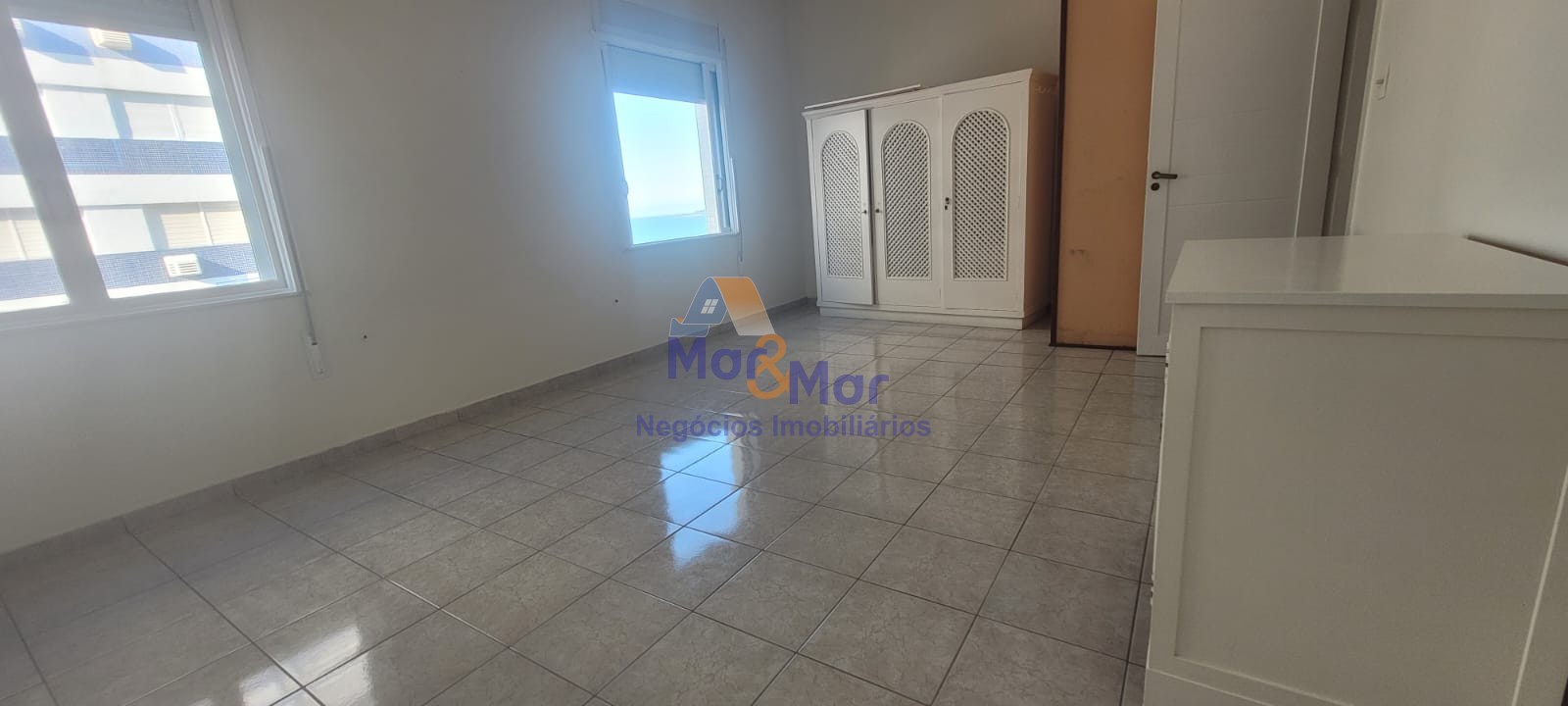 Apartamento Frente ao Mar nas Pitangueiras, Guarujá - SP