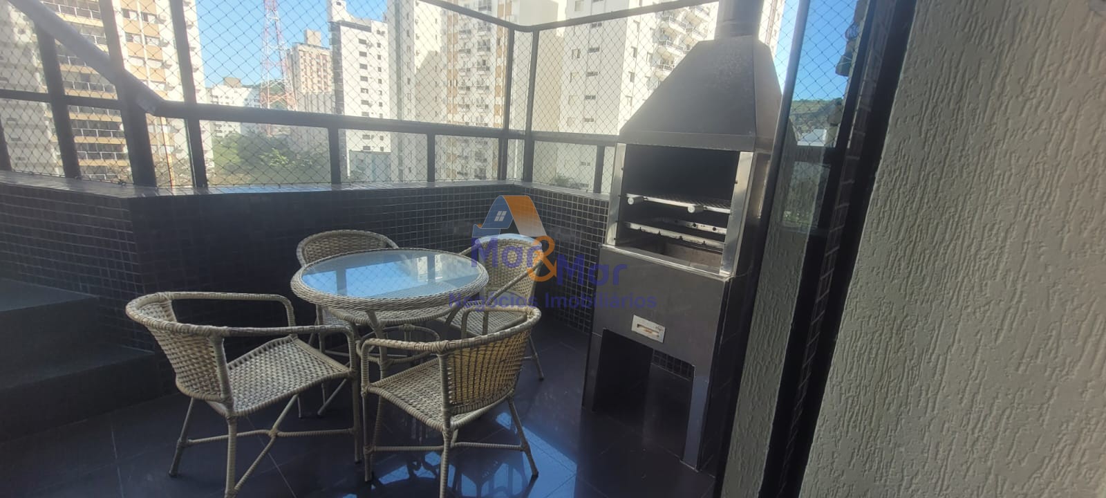 Duplex à Venda na Praia das Pitangueiras - Guarujá