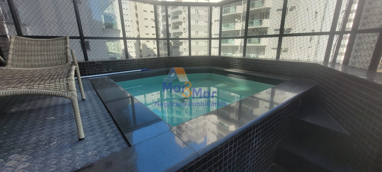 Duplex à Venda na Praia das Pitangueiras - Guarujá