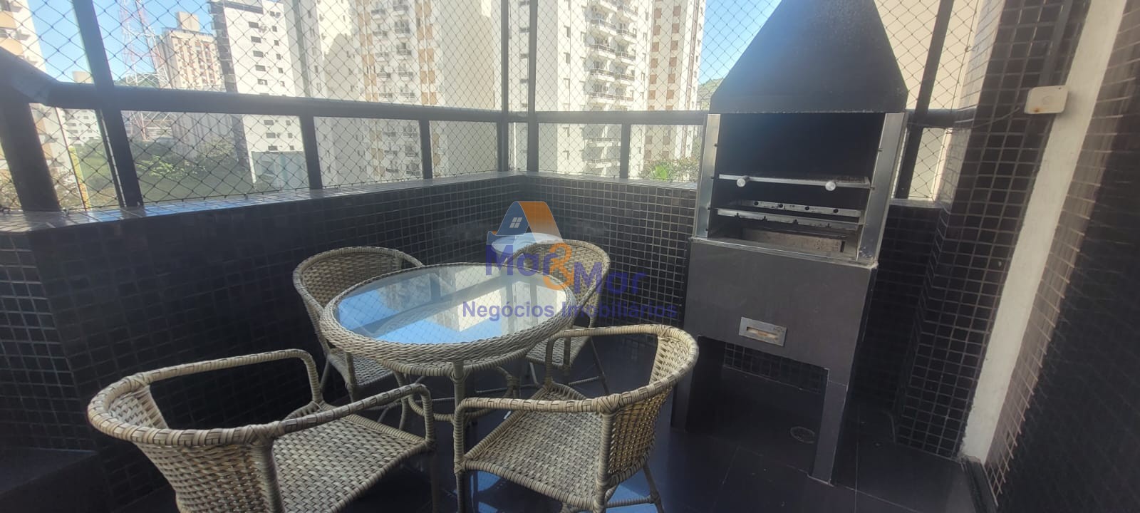 Duplex à Venda na Praia das Pitangueiras - Guarujá