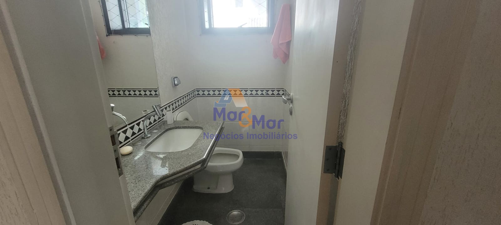 Duplex à Venda na Praia das Pitangueiras - Guarujá