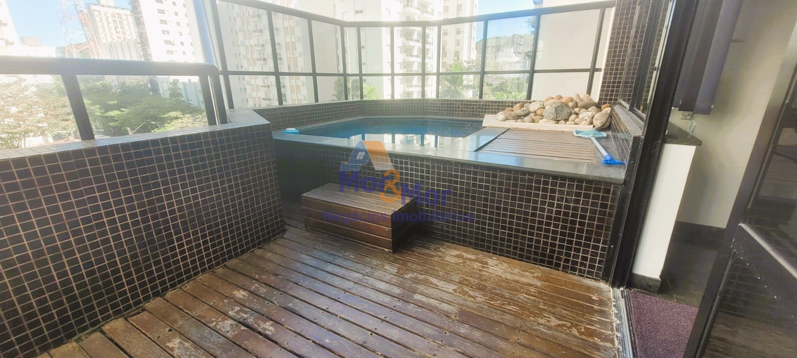 Apartamento Duplex na Praia das Pitangueiras!