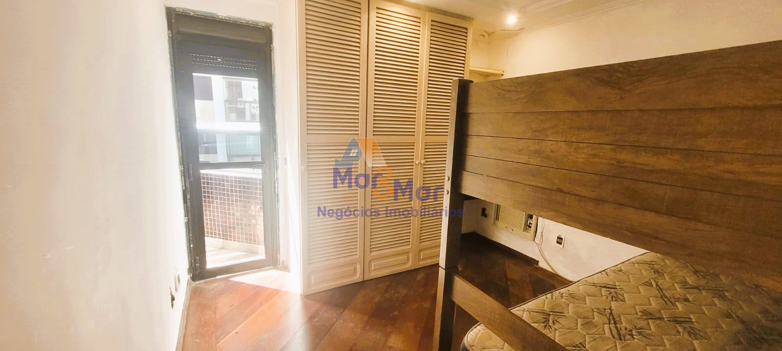 Apartamento Duplex na Praia das Pitangueiras!