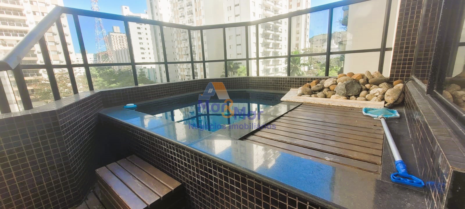 Apartamento Duplex na Praia das Pitangueiras!