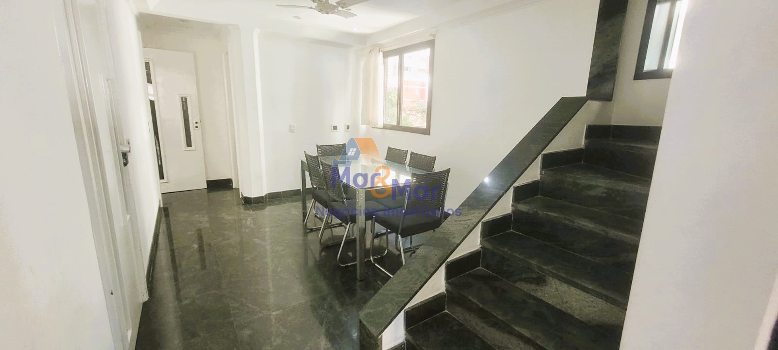 Apartamento Duplex na Praia das Pitangueiras!