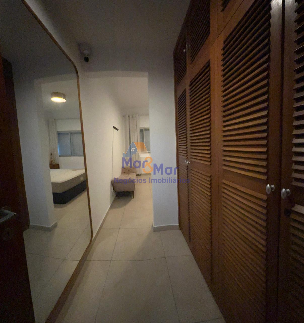 Apartamento na Praia das Pitangueiras, Guarujá - SP