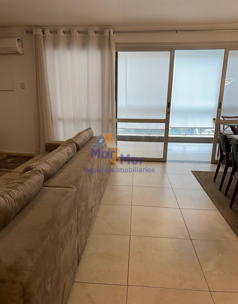 Apartamento na Praia das Pitangueiras, Guarujá - SP