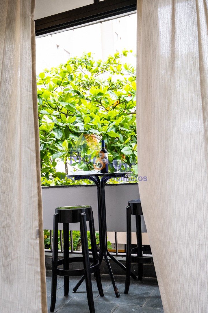 Apartamento na Praia da Enseada, Guarujá - SP
