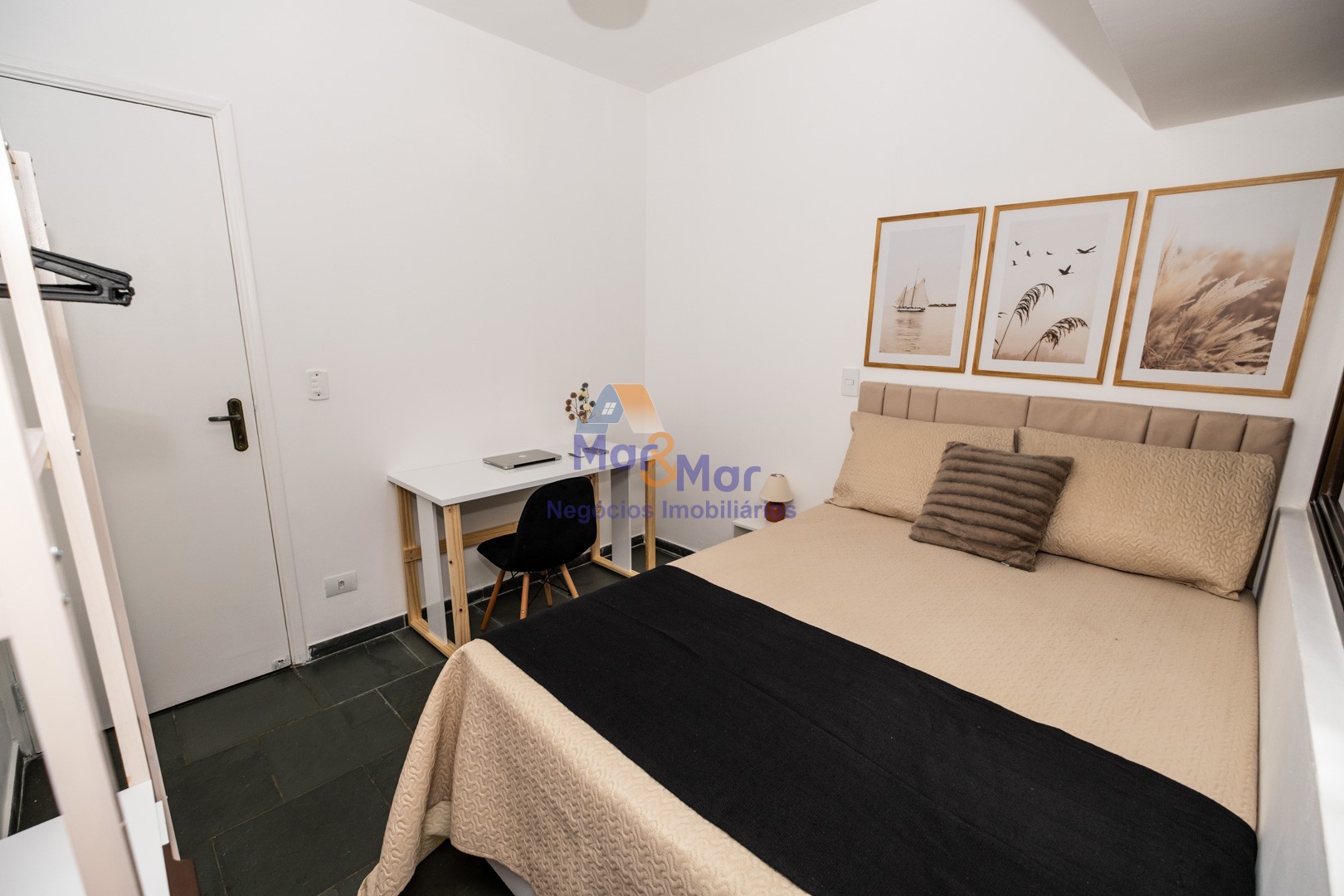 Apartamento na Praia da Enseada, Guarujá - SP