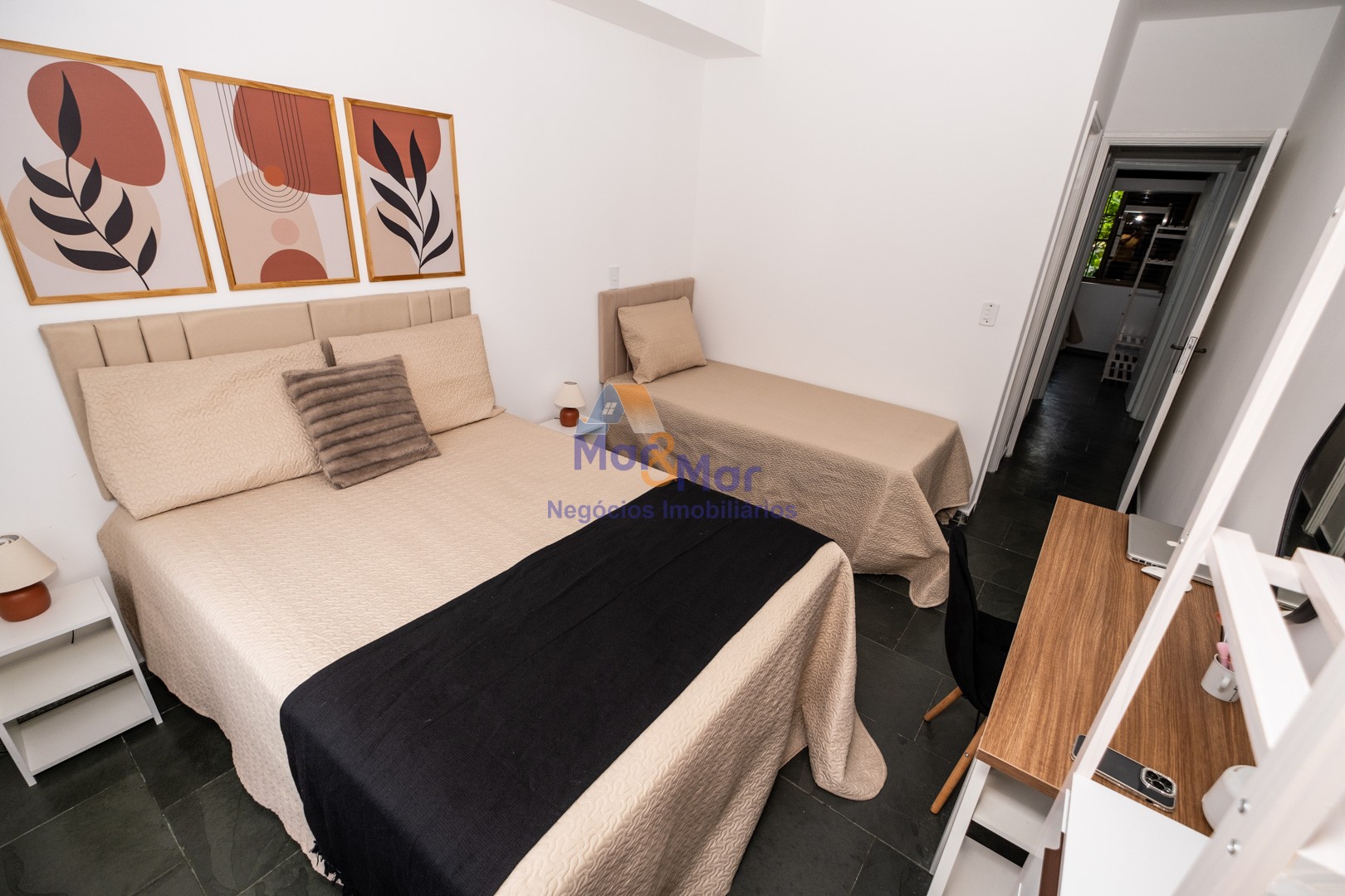 Apartamento na Praia da Enseada, Guarujá - SP