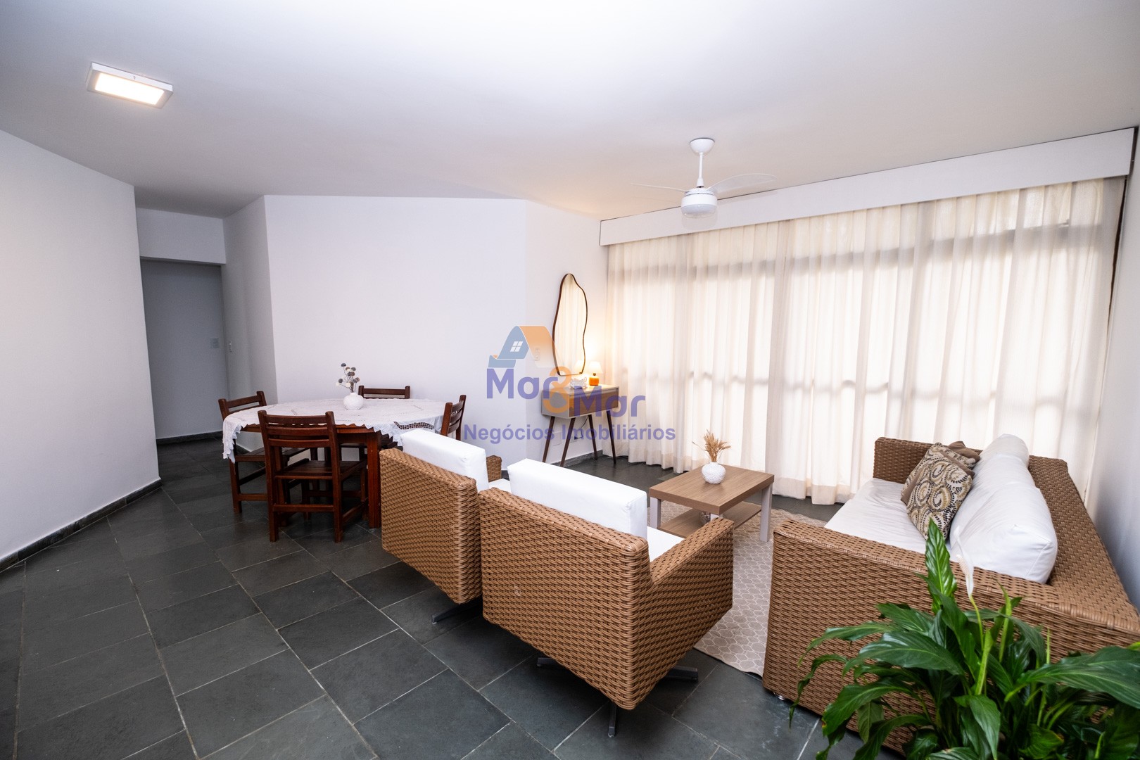 Apartamento na Praia da Enseada, Guarujá - SP