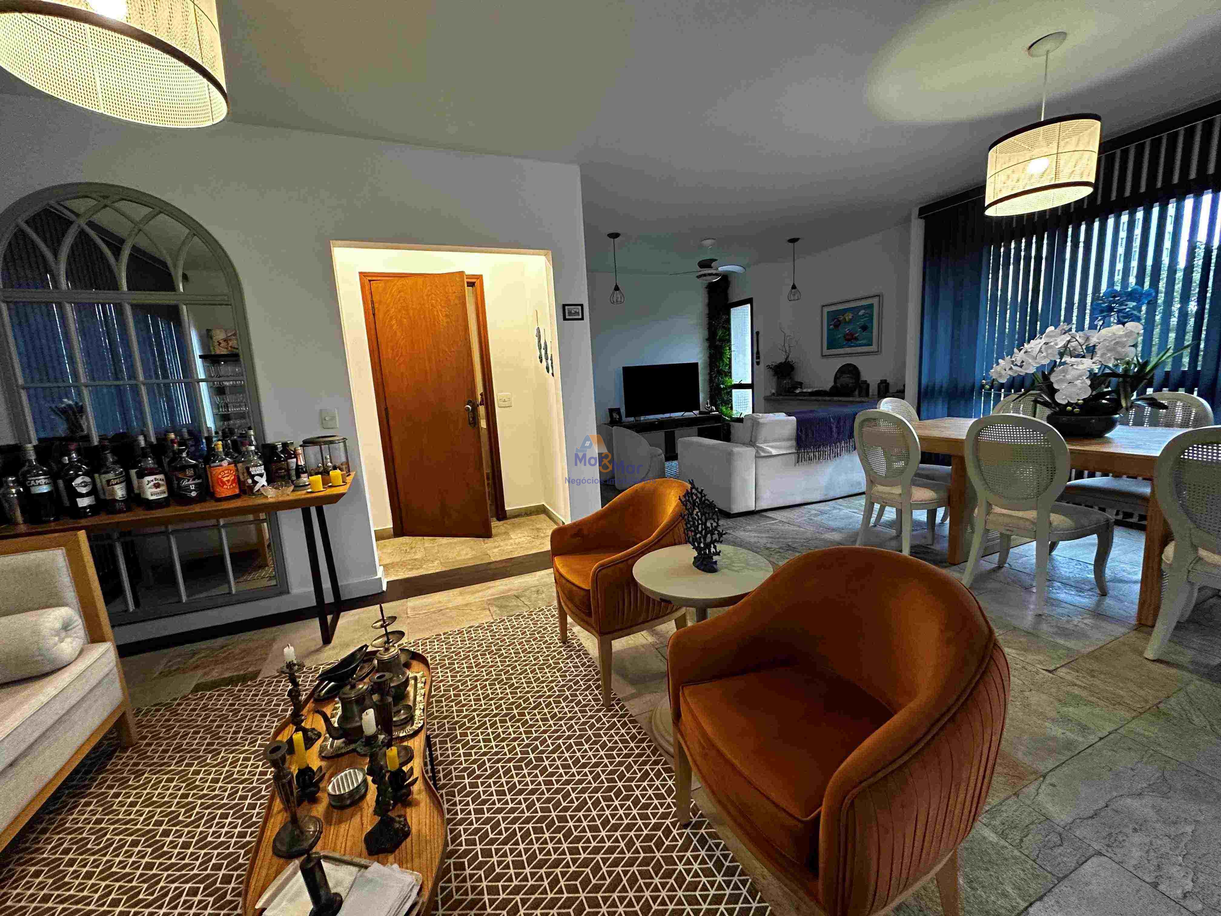 Apartamento na Praia das Pitangueiras, Guarujá - SP