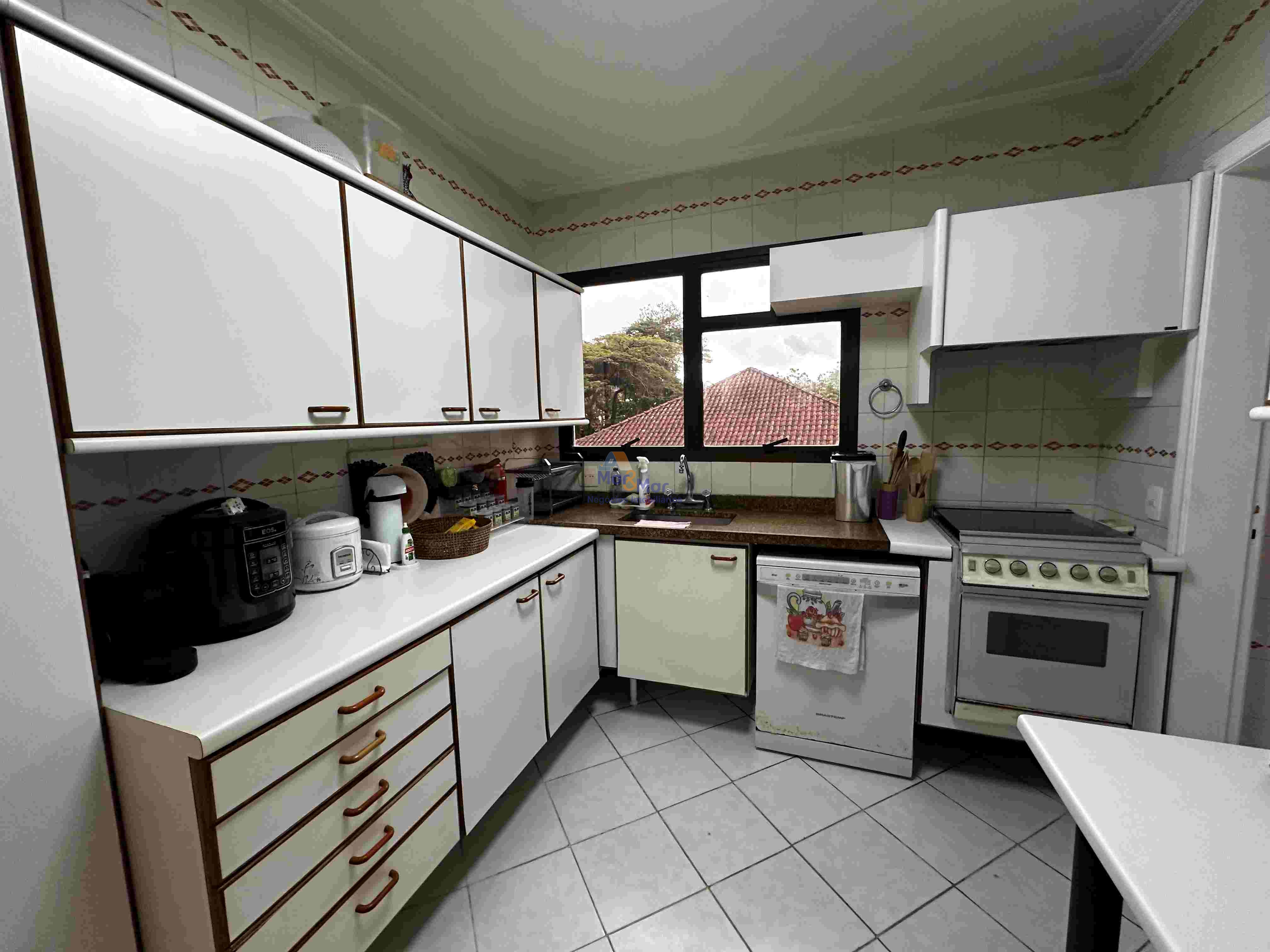 Apartamento na Praia das Pitangueiras, Guarujá - SP