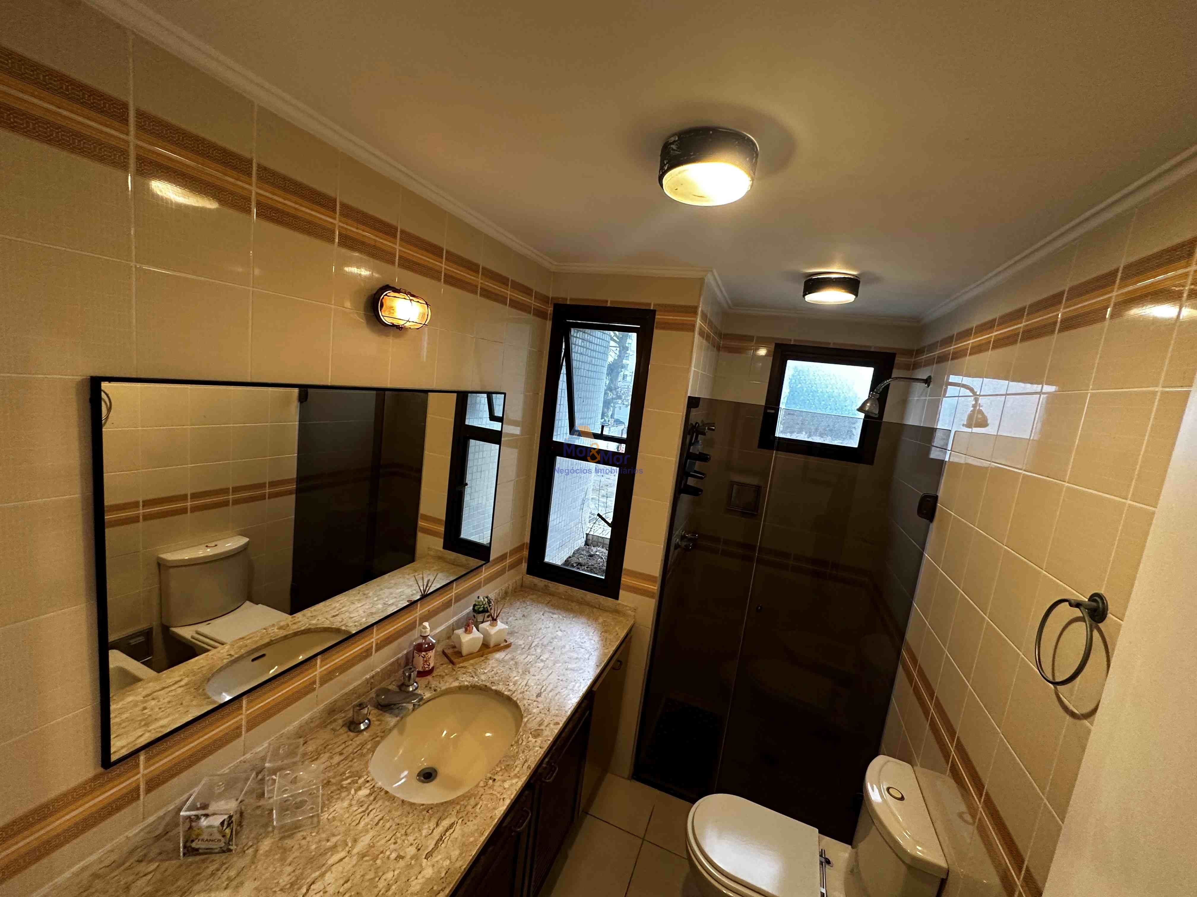Apartamento na Praia das Pitangueiras, Guarujá - SP
