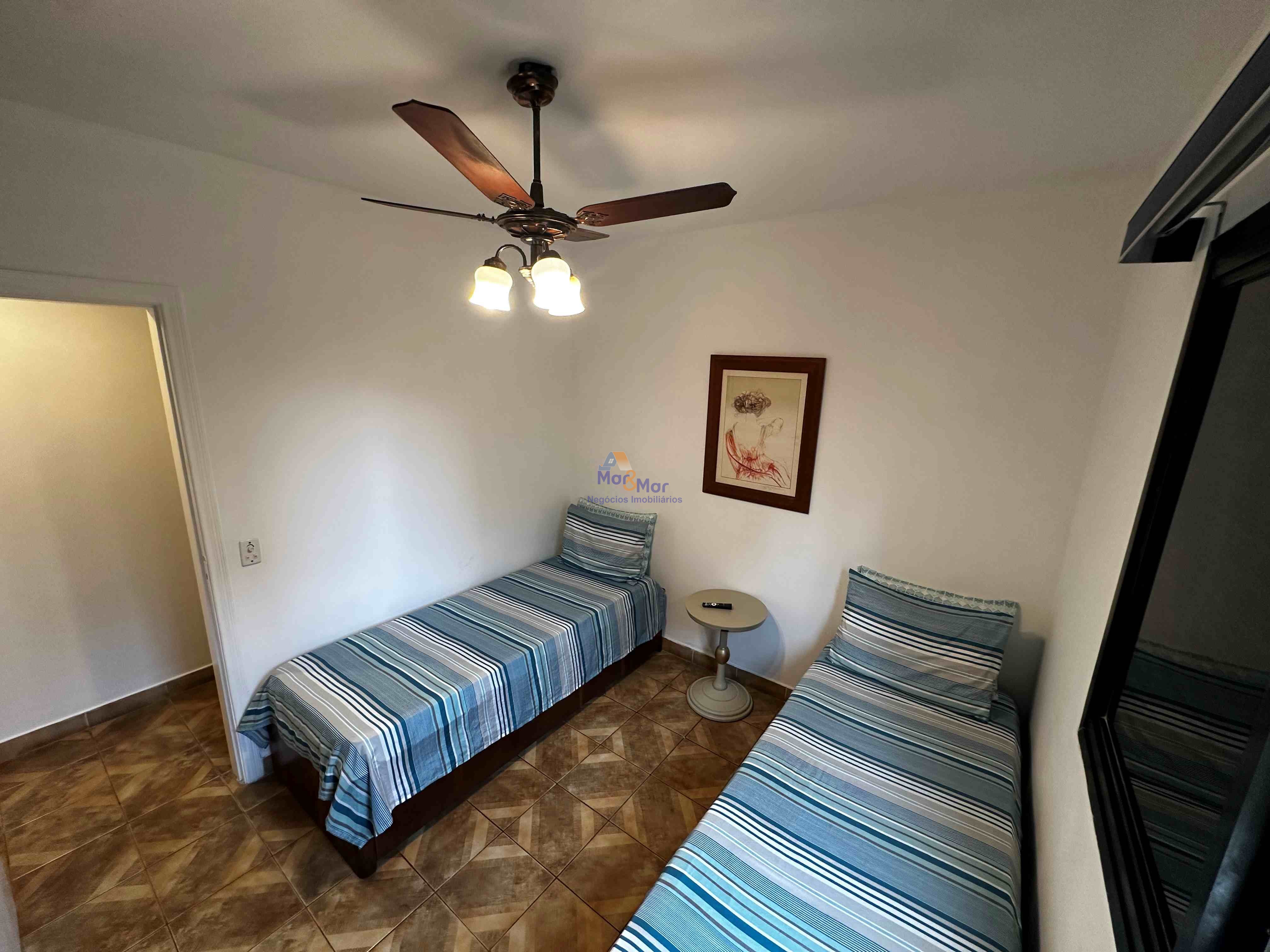 Apartamento na Praia das Pitangueiras, Guarujá - SP