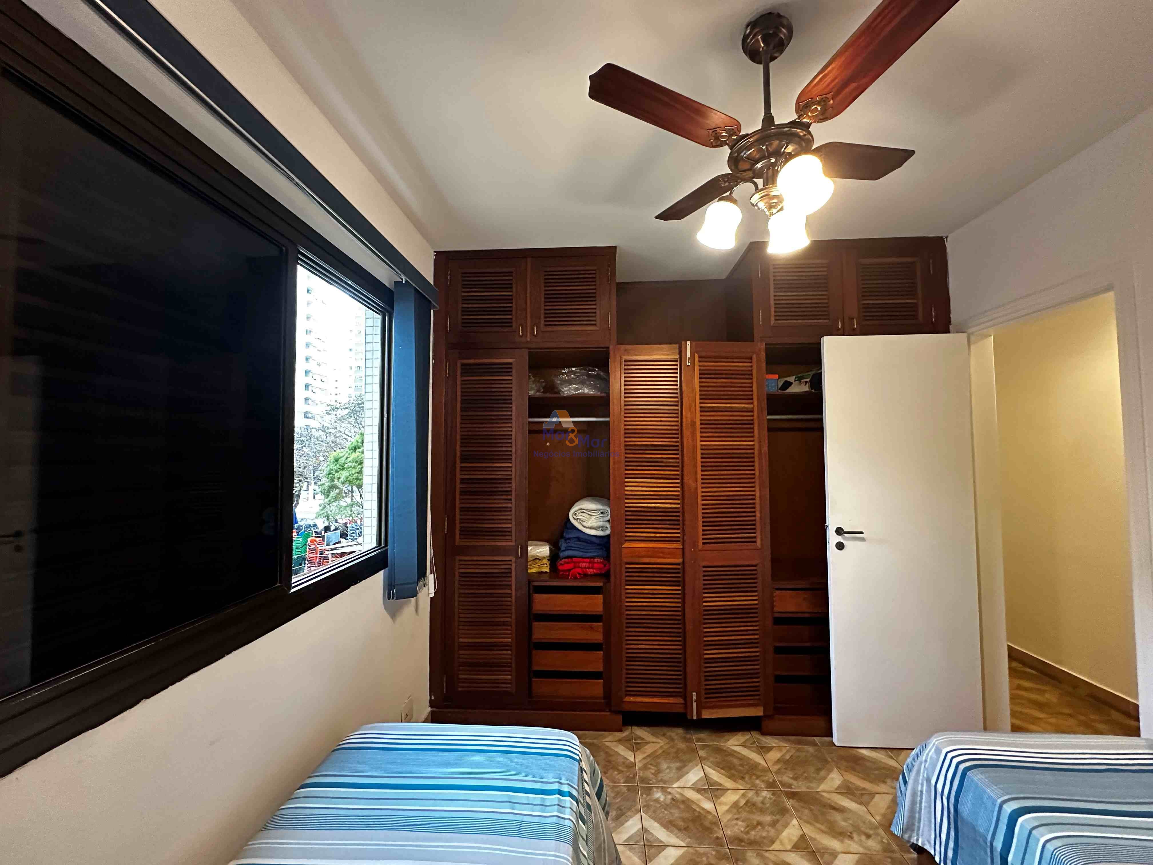 Apartamento na Praia das Pitangueiras, Guarujá - SP