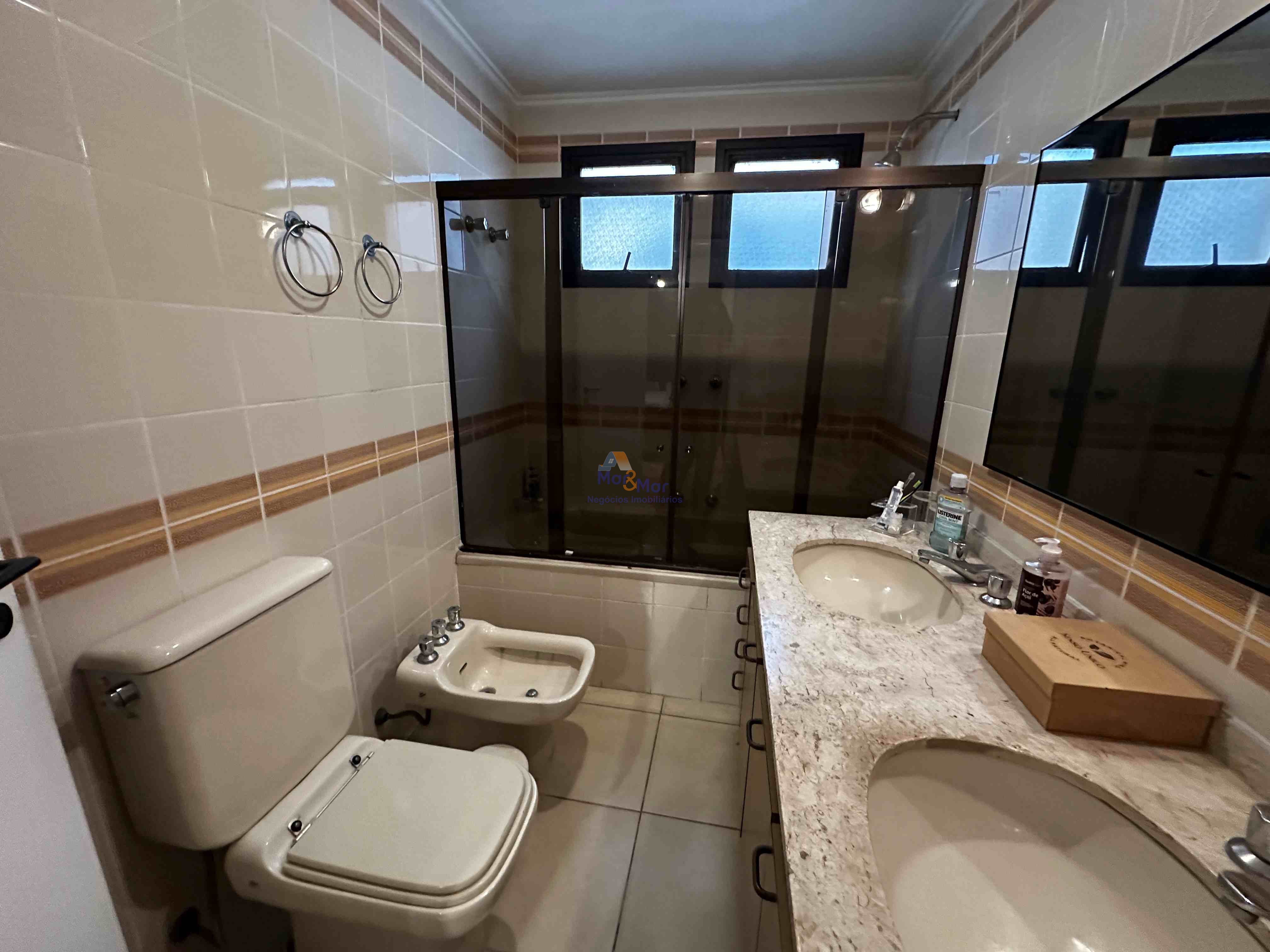 Apartamento na Praia das Pitangueiras, Guarujá - SP