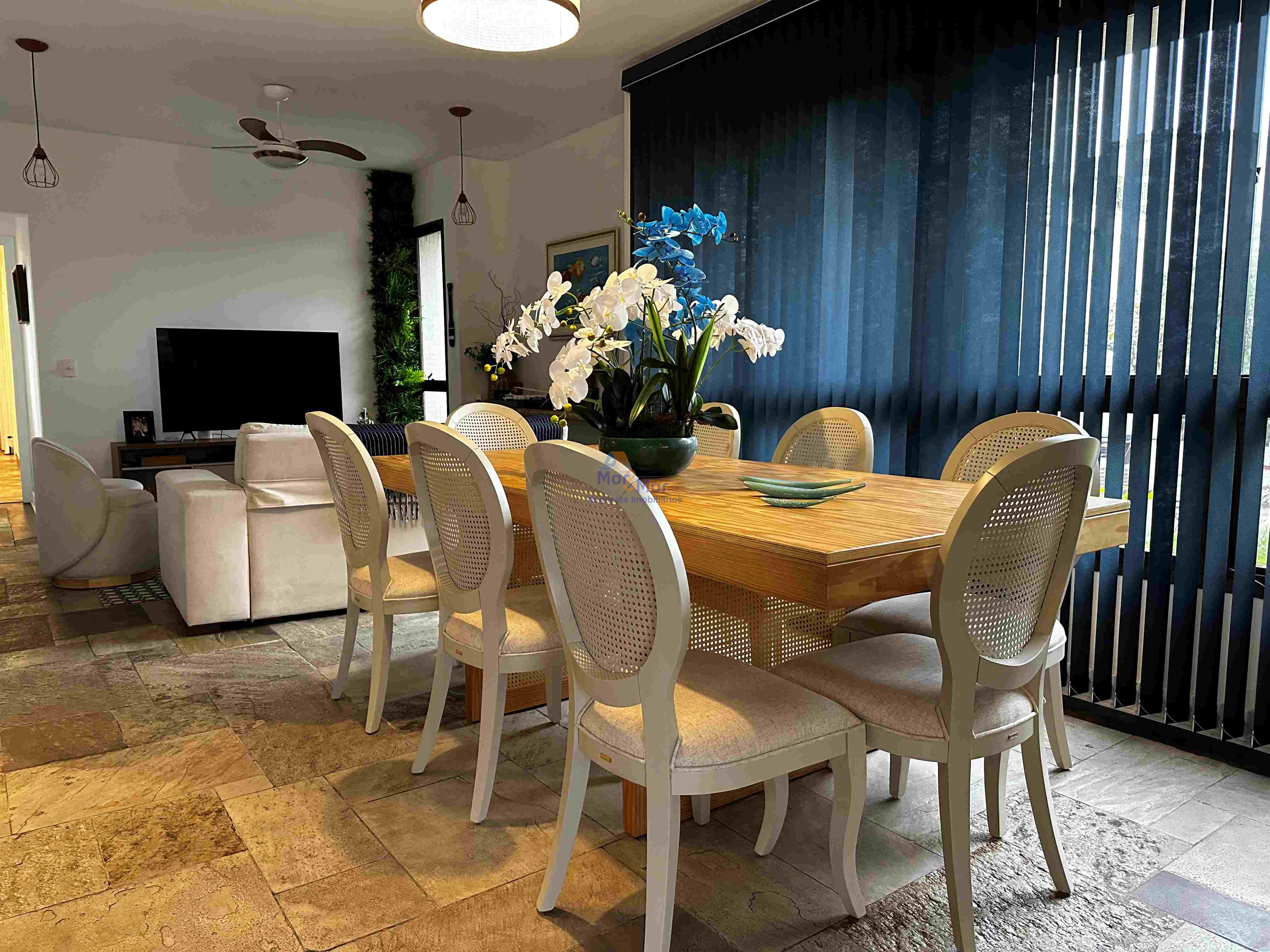 Apartamento na Praia das Pitangueiras, Guarujá - SP