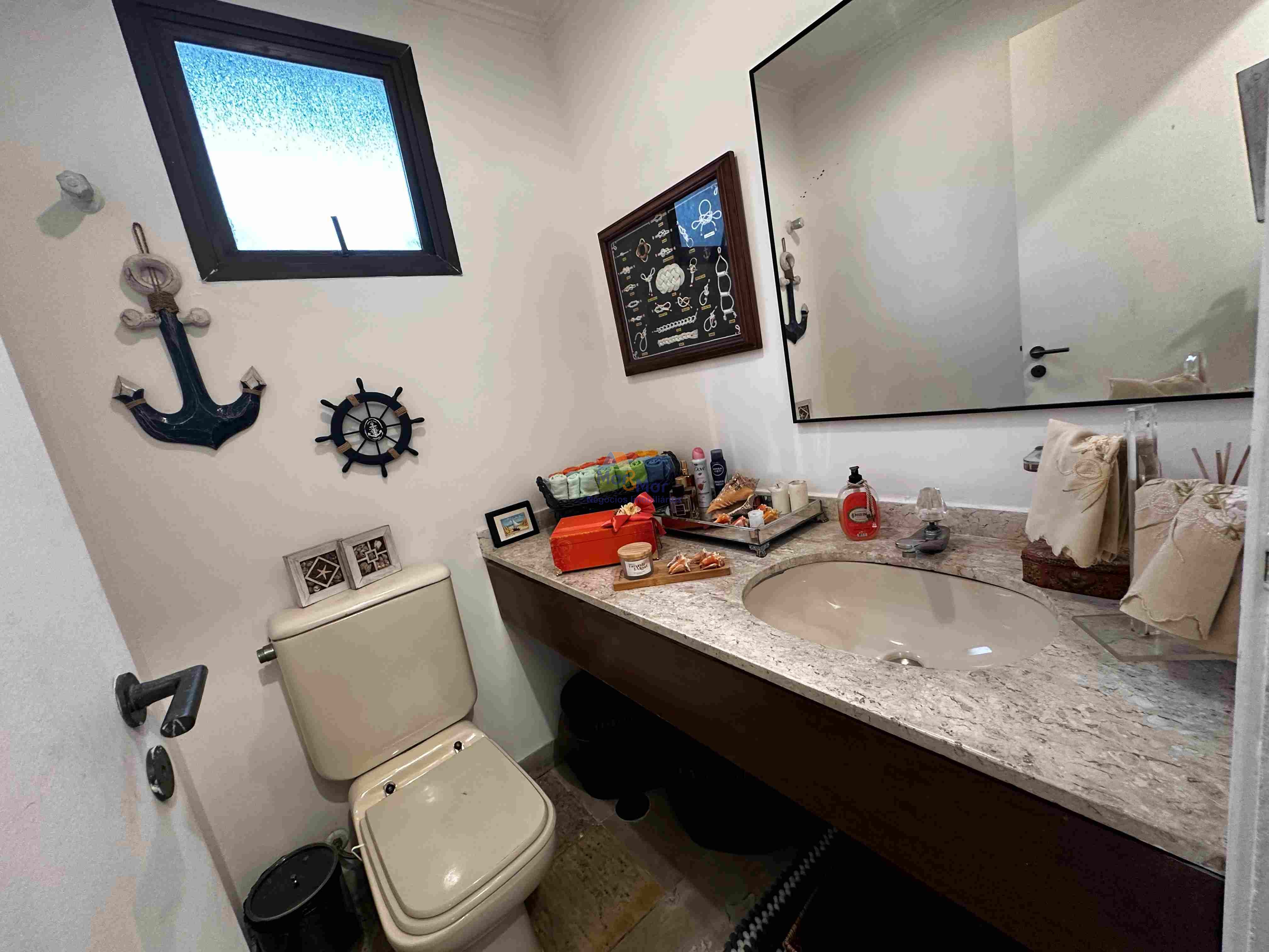 Apartamento na Praia das Pitangueiras, Guarujá - SP