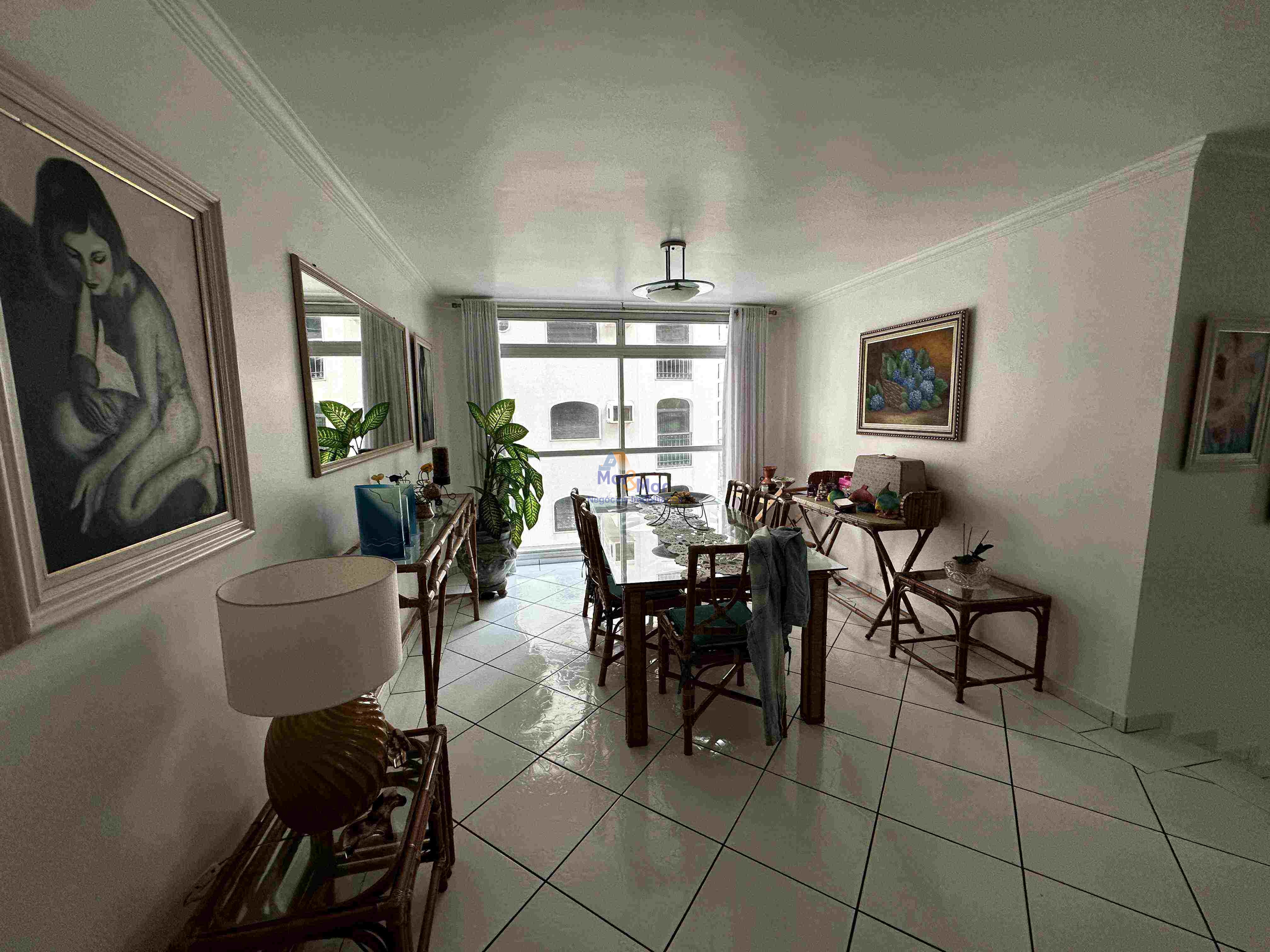 Apartamento na Praia das Pitangueiras, Guarujá - SP