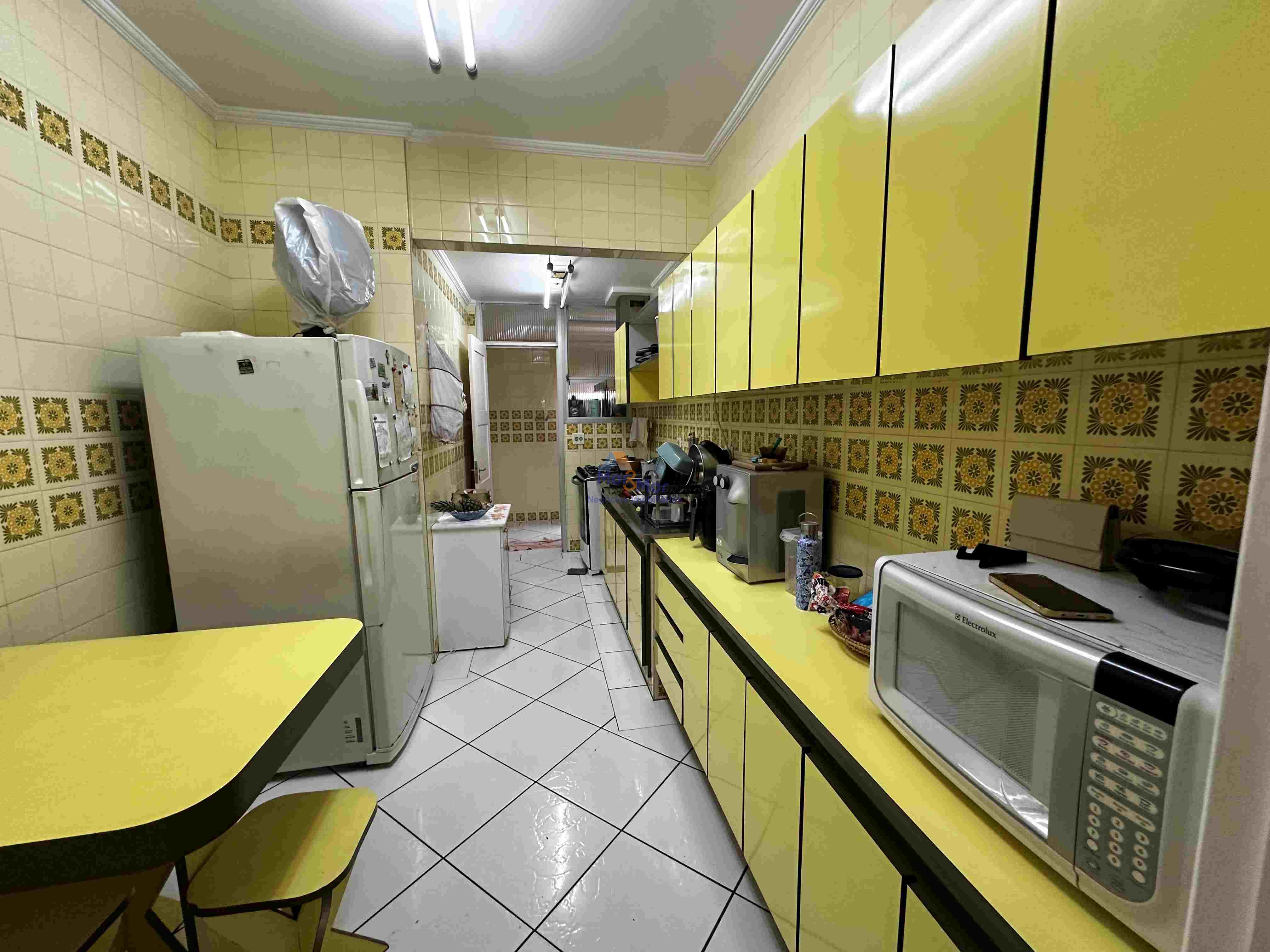 Apartamento na Praia das Pitangueiras, Guarujá - SP