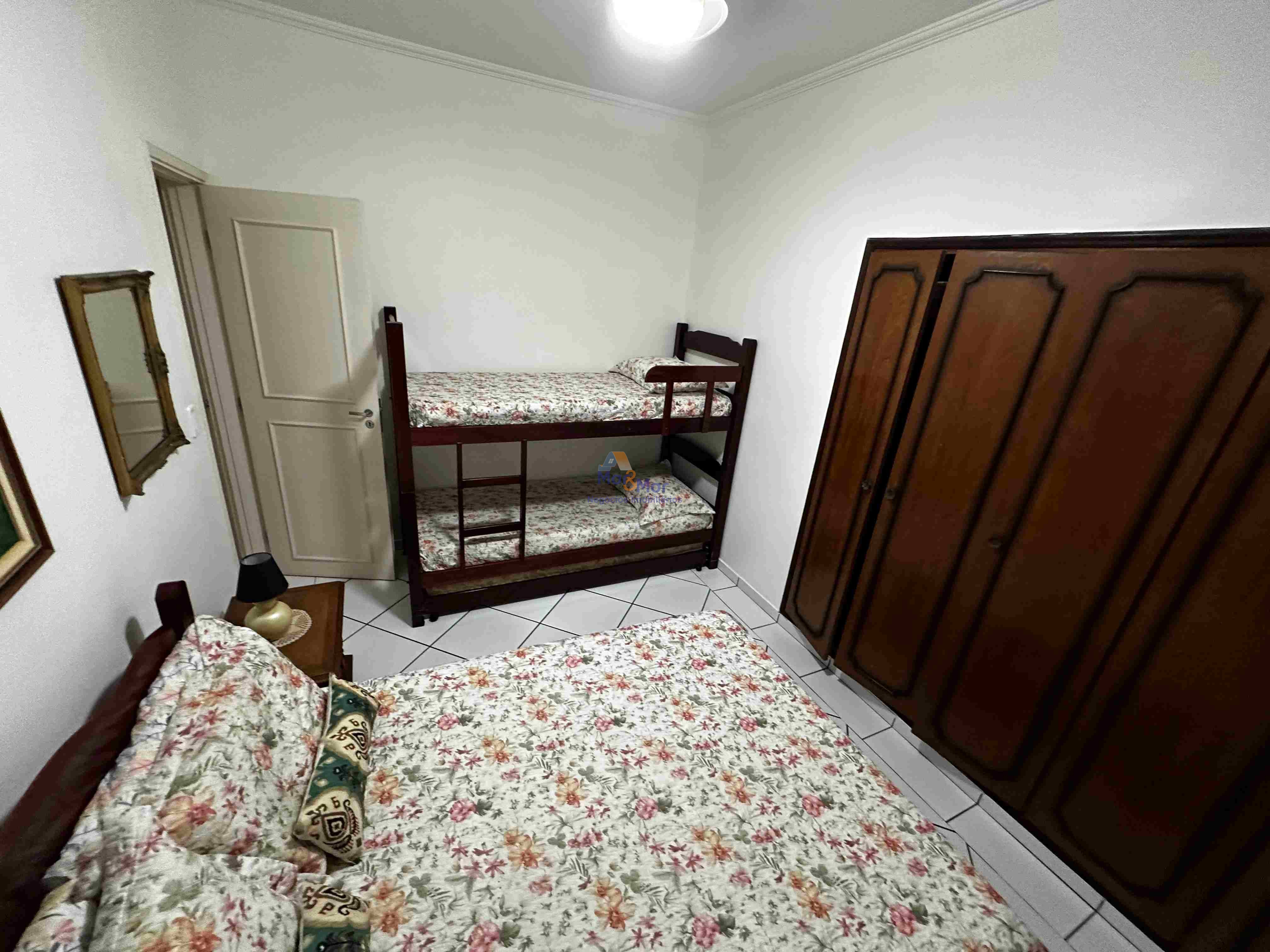 Apartamento na Praia das Pitangueiras, Guarujá - SP