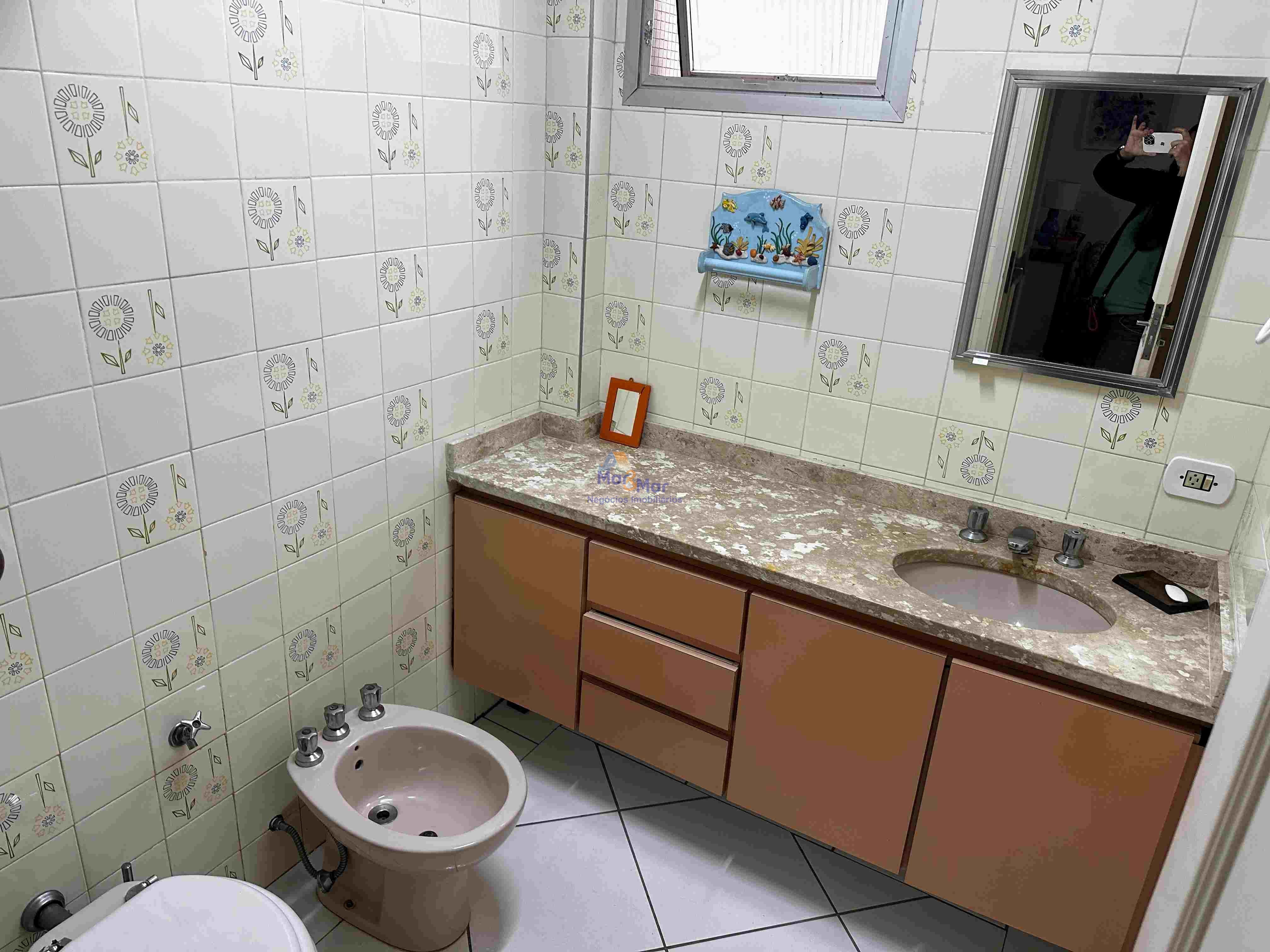 Apartamento na Praia das Pitangueiras, Guarujá - SP