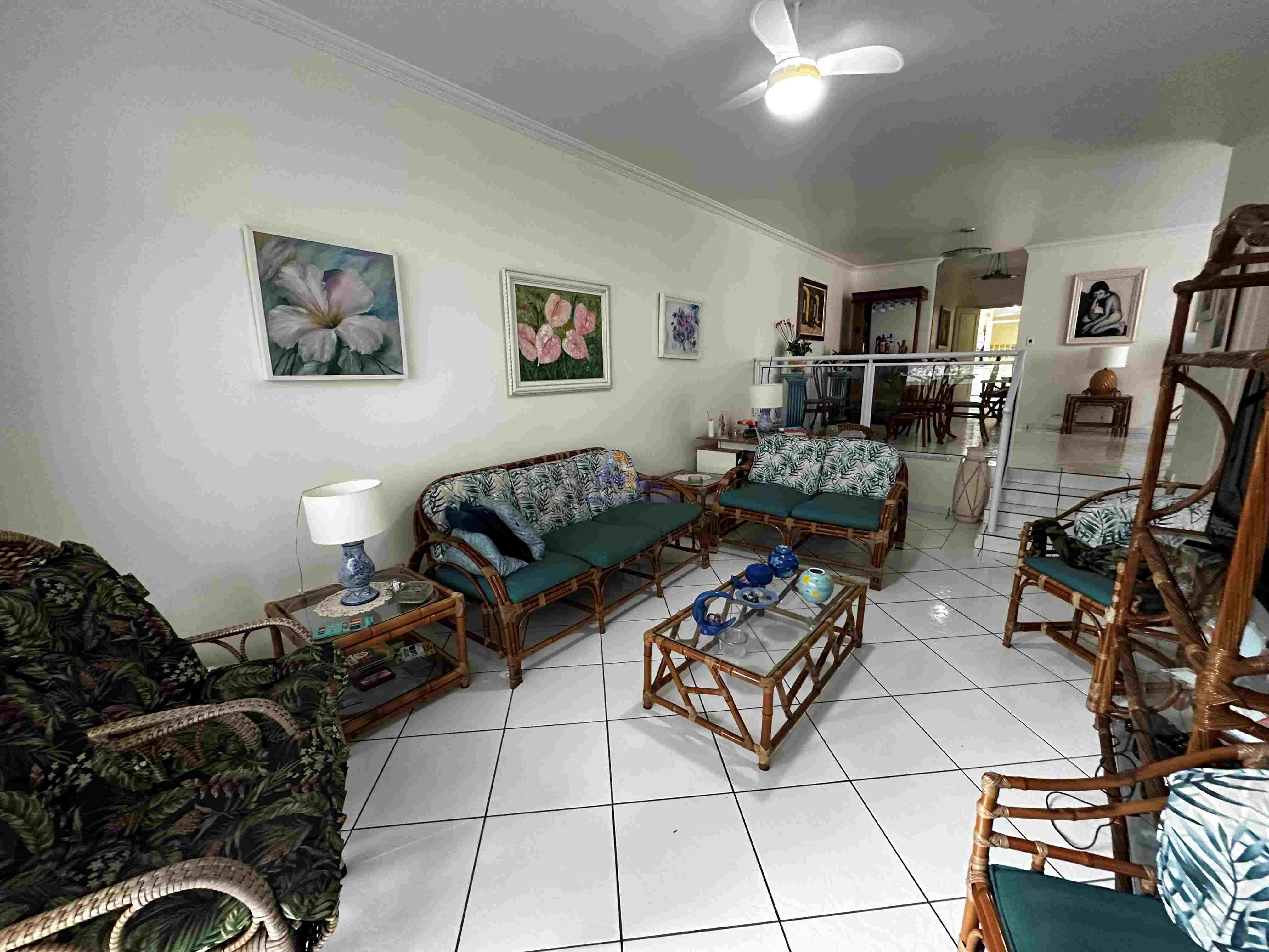 Apartamento na Praia das Pitangueiras, Guarujá - SP