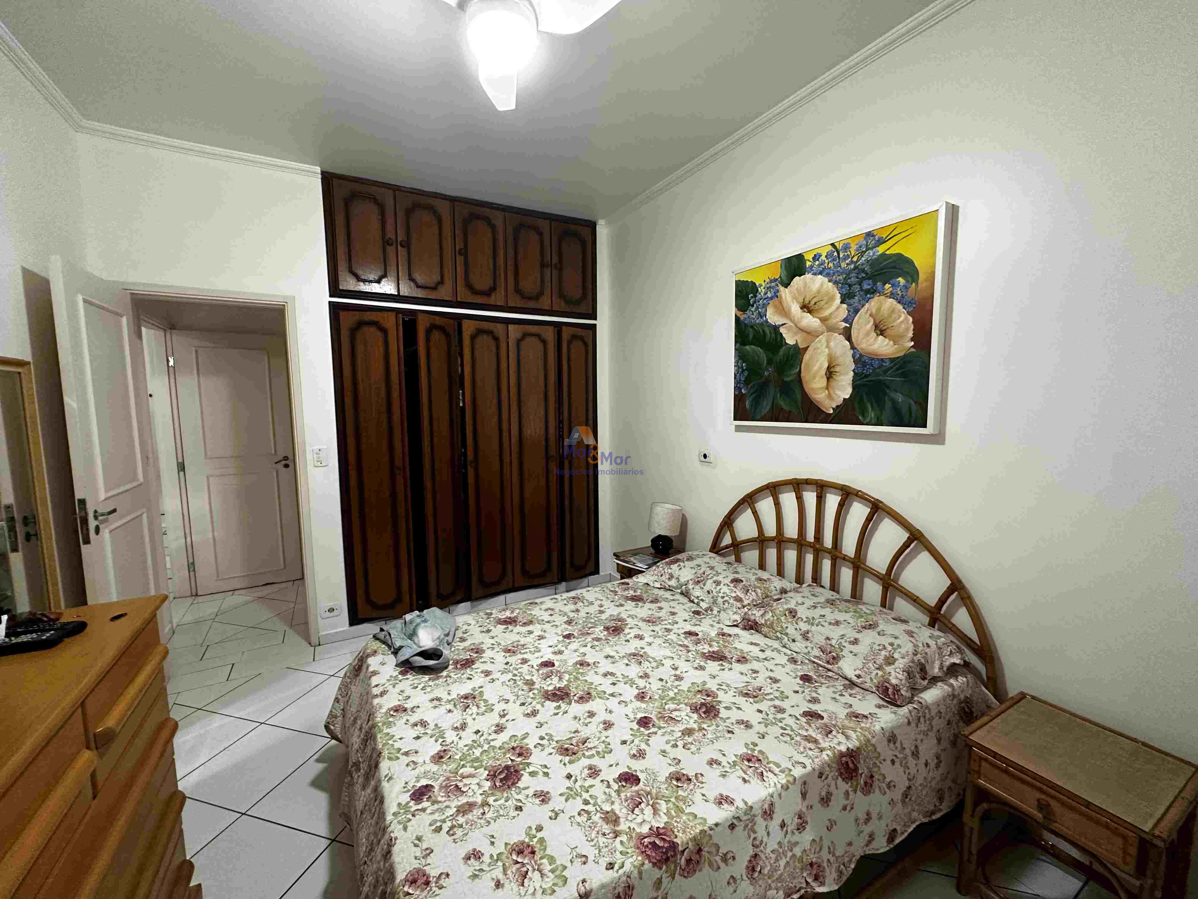 Apartamento na Praia das Pitangueiras, Guarujá - SP