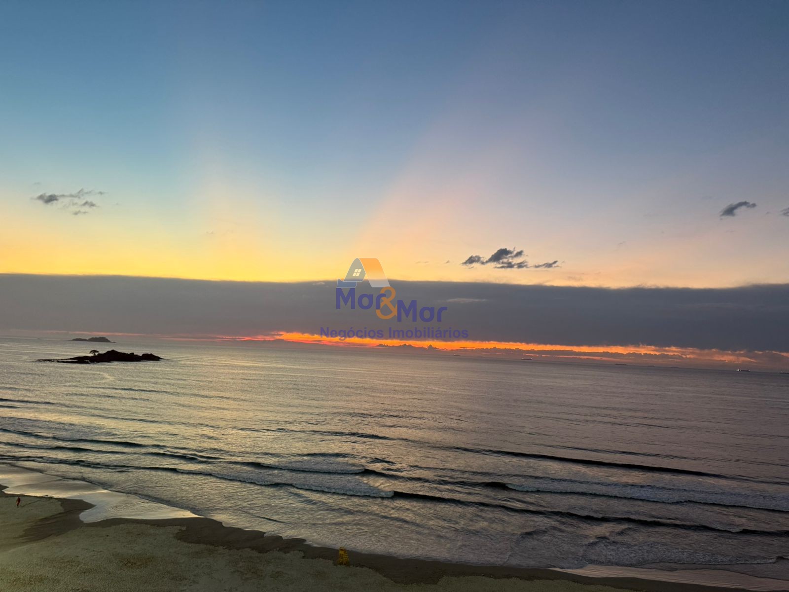 Apartamento Frente ao Mar nas Pitangueiras, Guarujá - SP