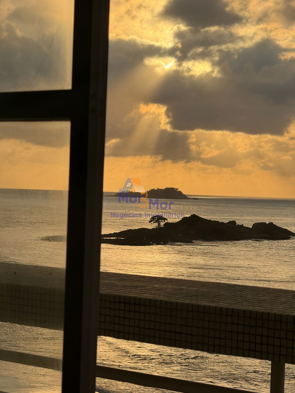 Apartamento Frente ao Mar nas Pitangueiras, Guarujá - SP