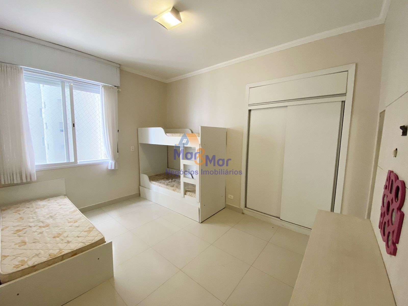 Apartamento Frente ao Mar nas Pitangueiras, Guarujá - SP