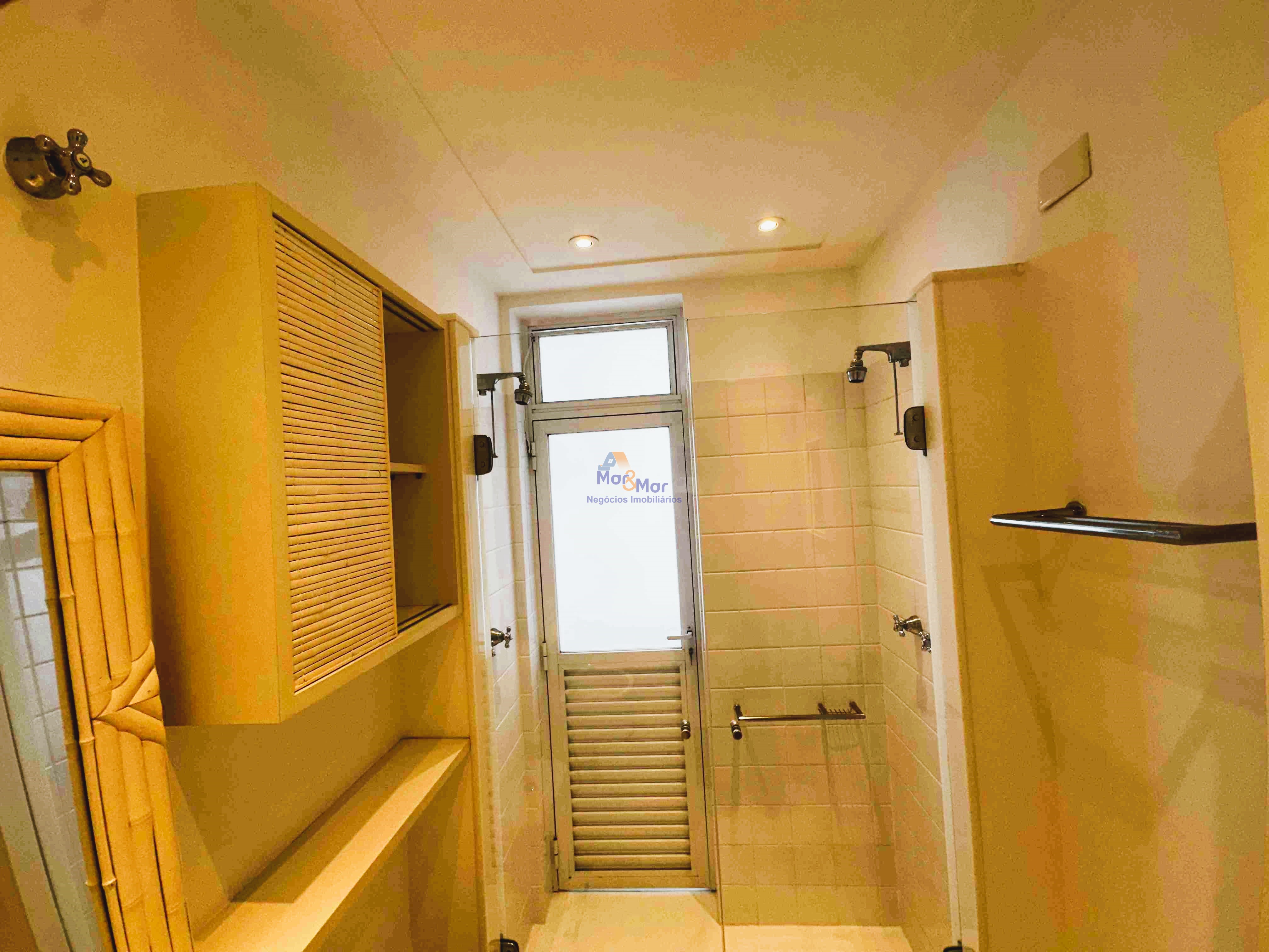 Apartamento Frente ao Mar nas Pitangueiras, Guarujá - SP