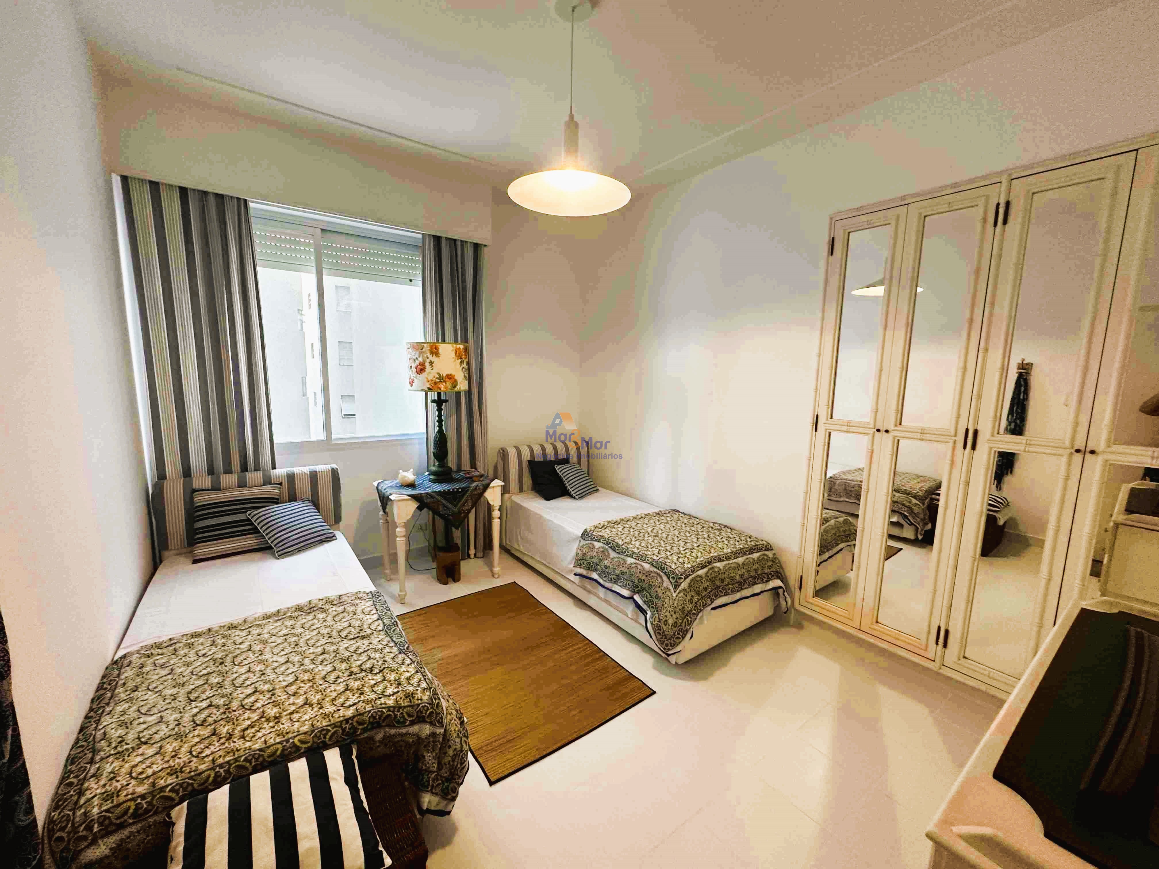 Apartamento Frente ao Mar nas Pitangueiras, Guarujá - SP