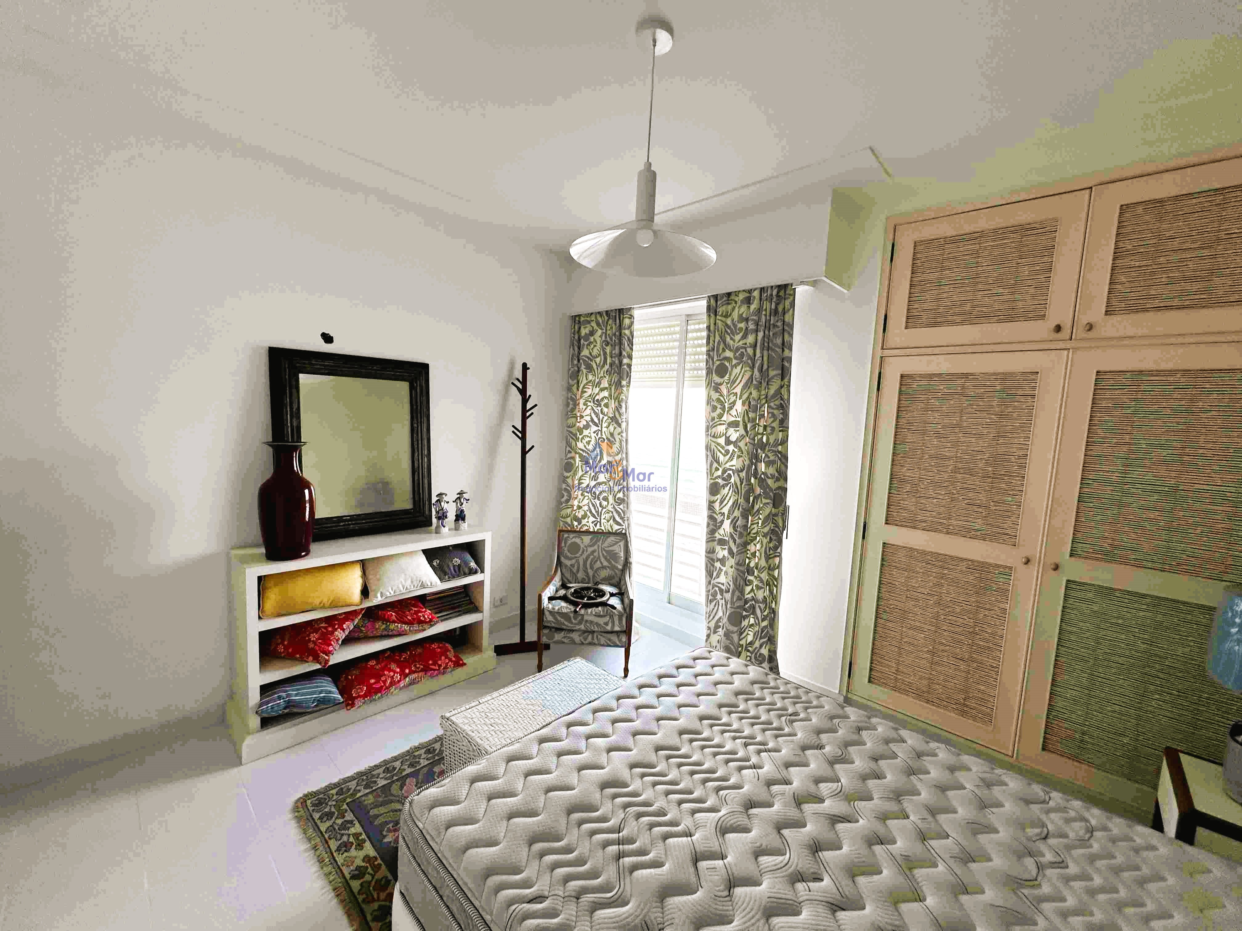 Apartamento Frente ao Mar nas Pitangueiras, Guarujá - SP