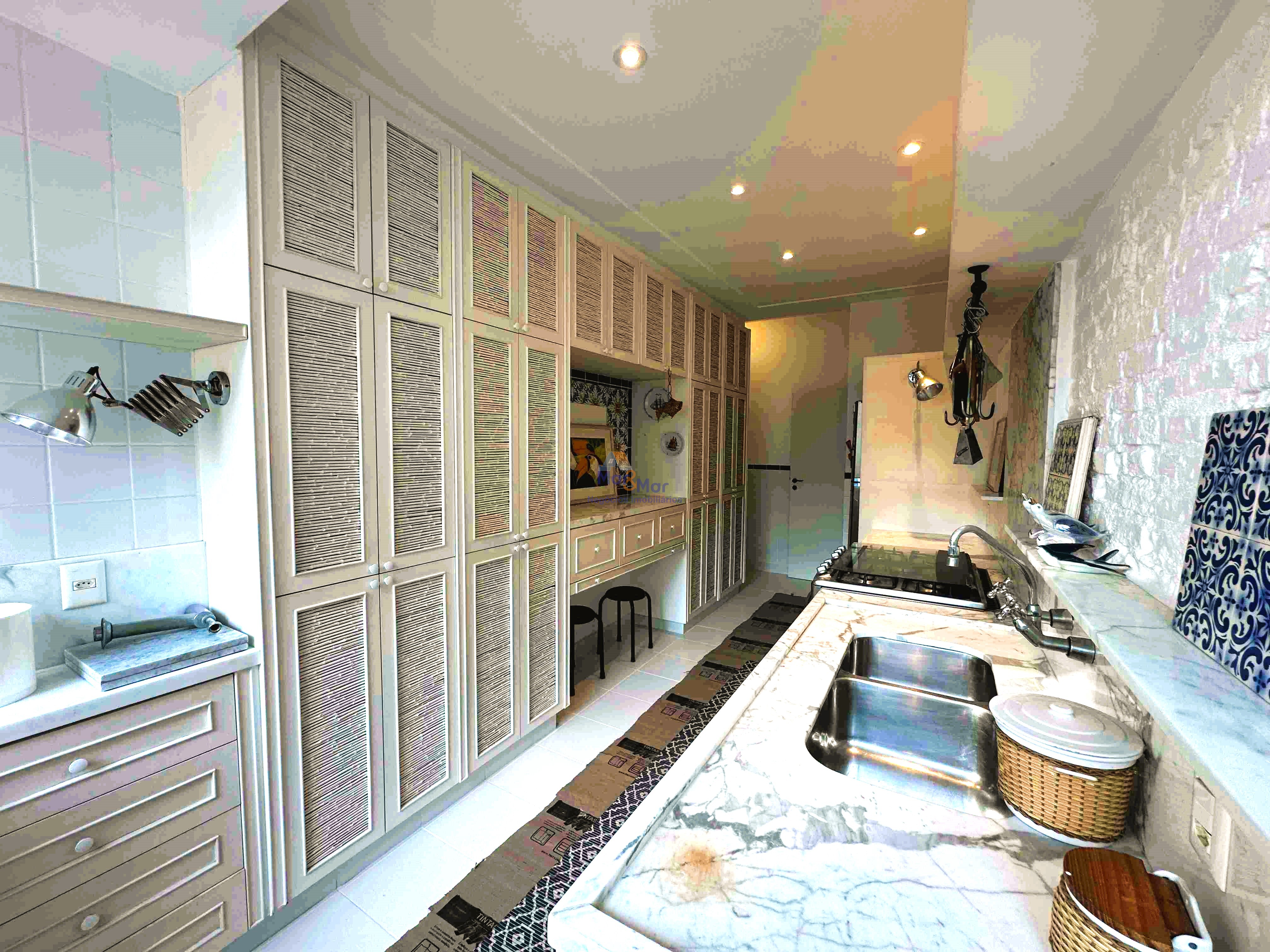 Apartamento Frente ao Mar nas Pitangueiras, Guarujá - SP